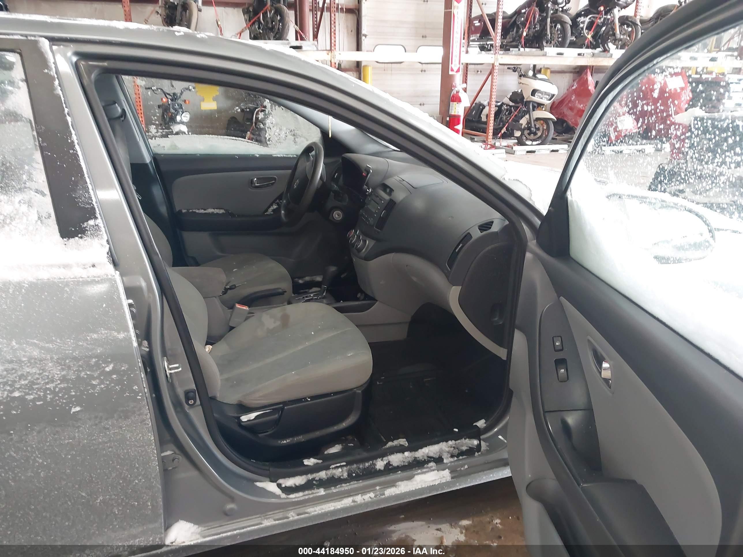 HYUNDAI ELANTRA image 5