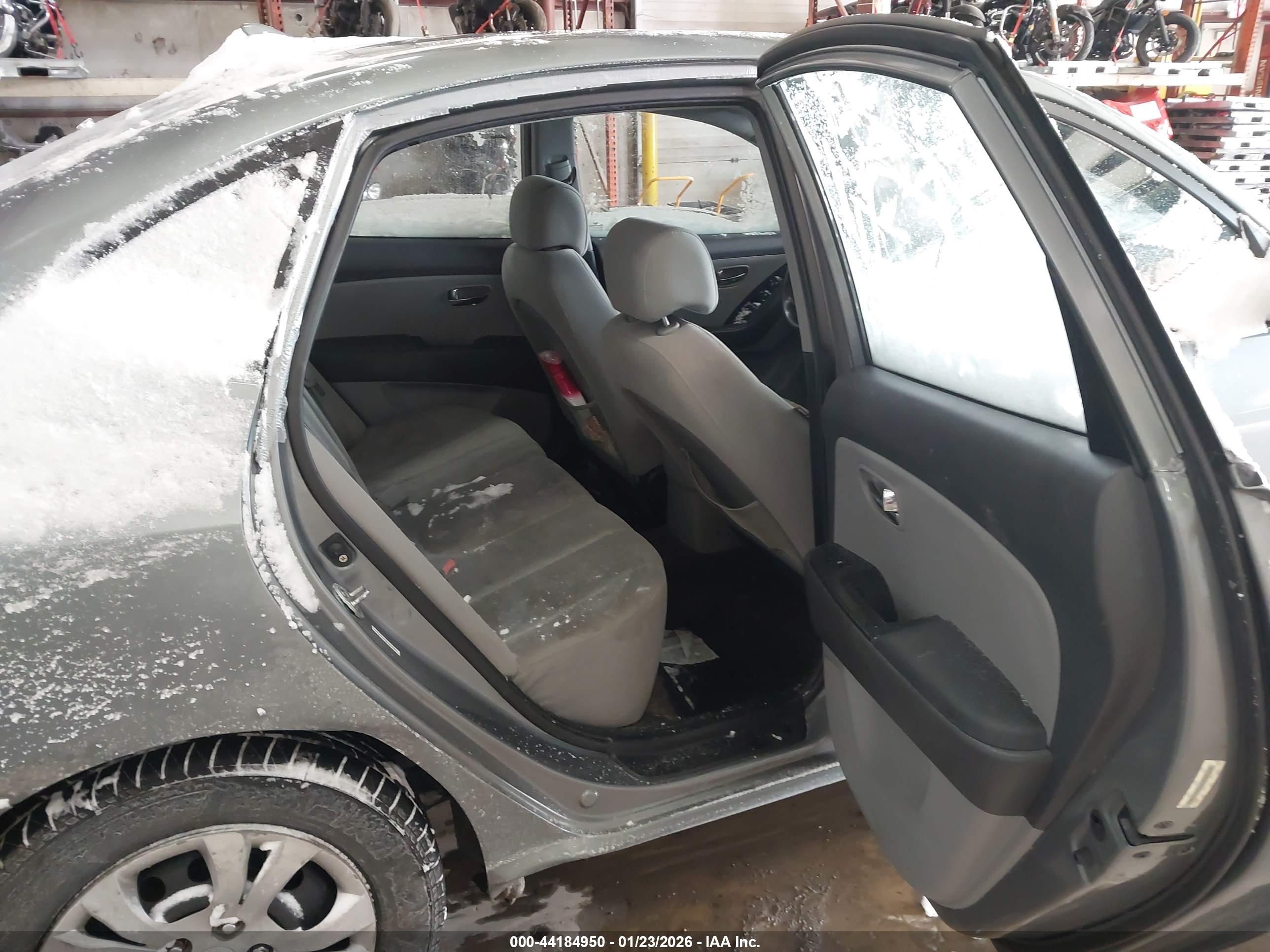 HYUNDAI ELANTRA image 8