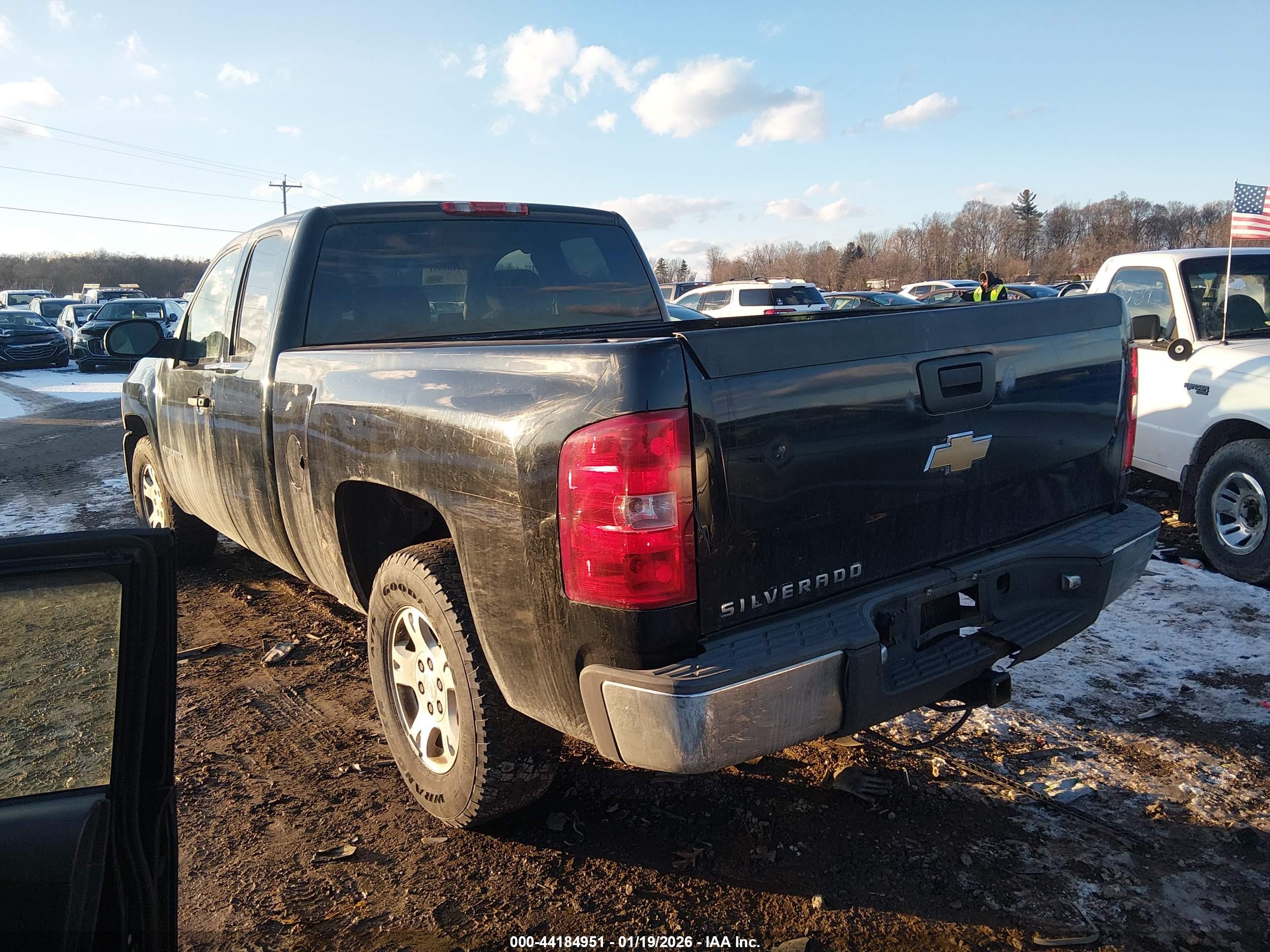 CHEVROLET SILVERADO image 3