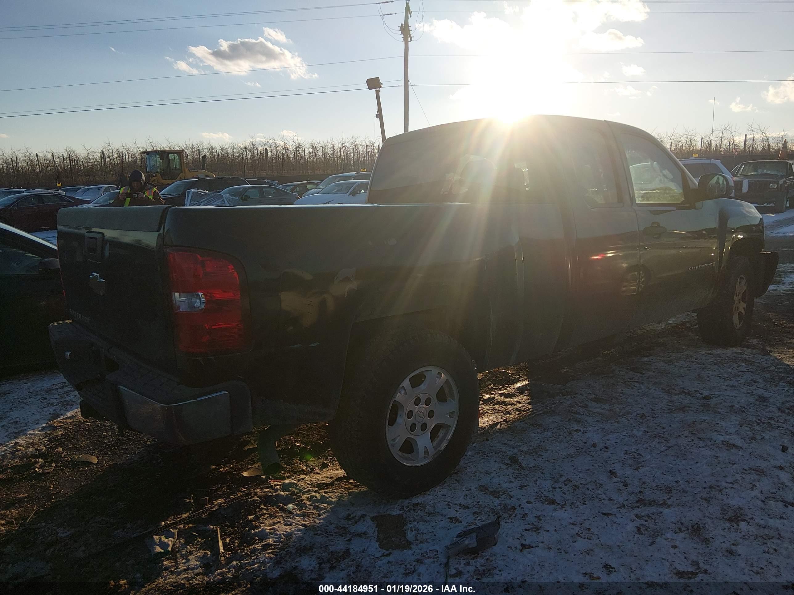 CHEVROLET SILVERADO image 4