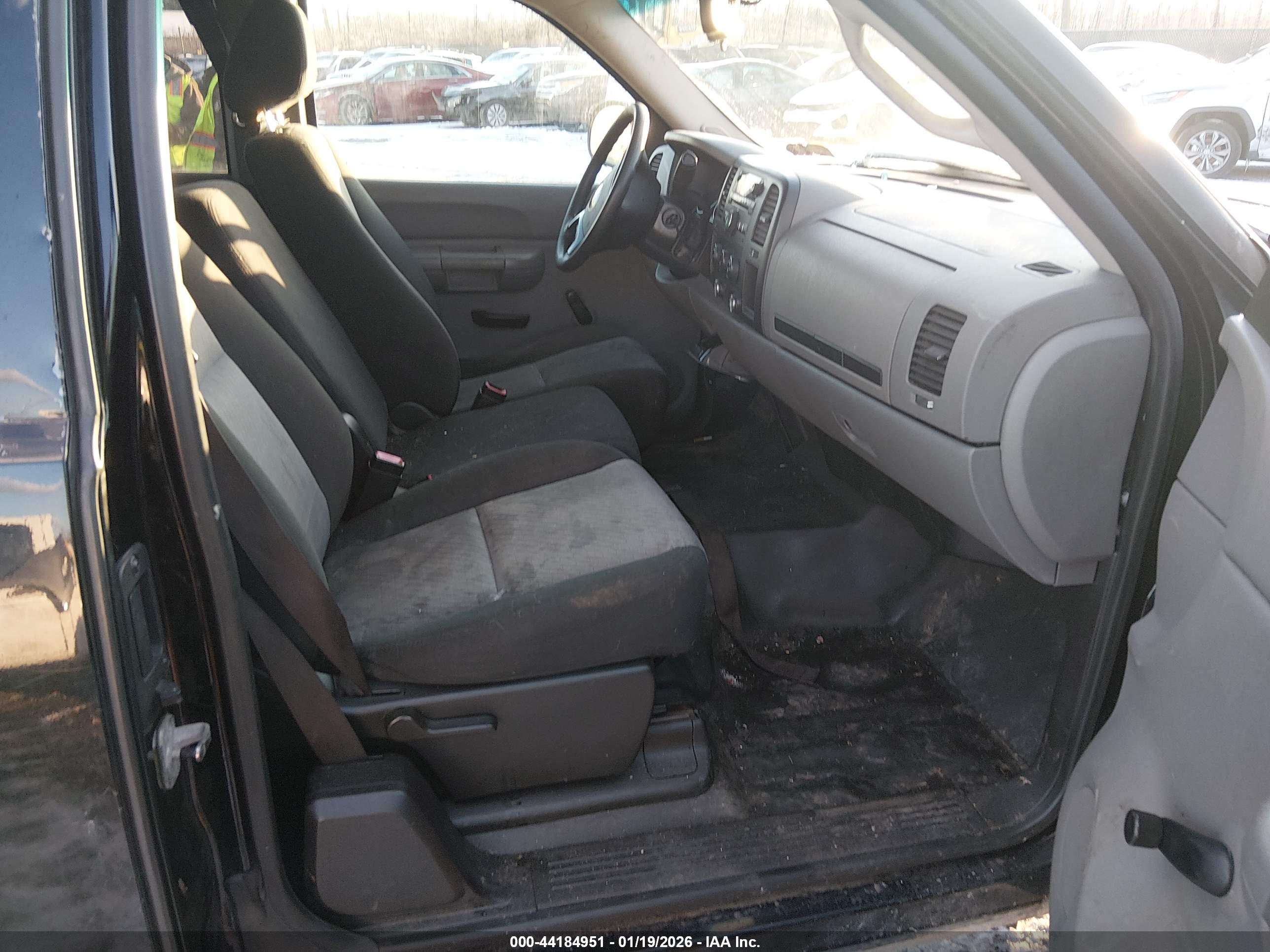 CHEVROLET SILVERADO image 5