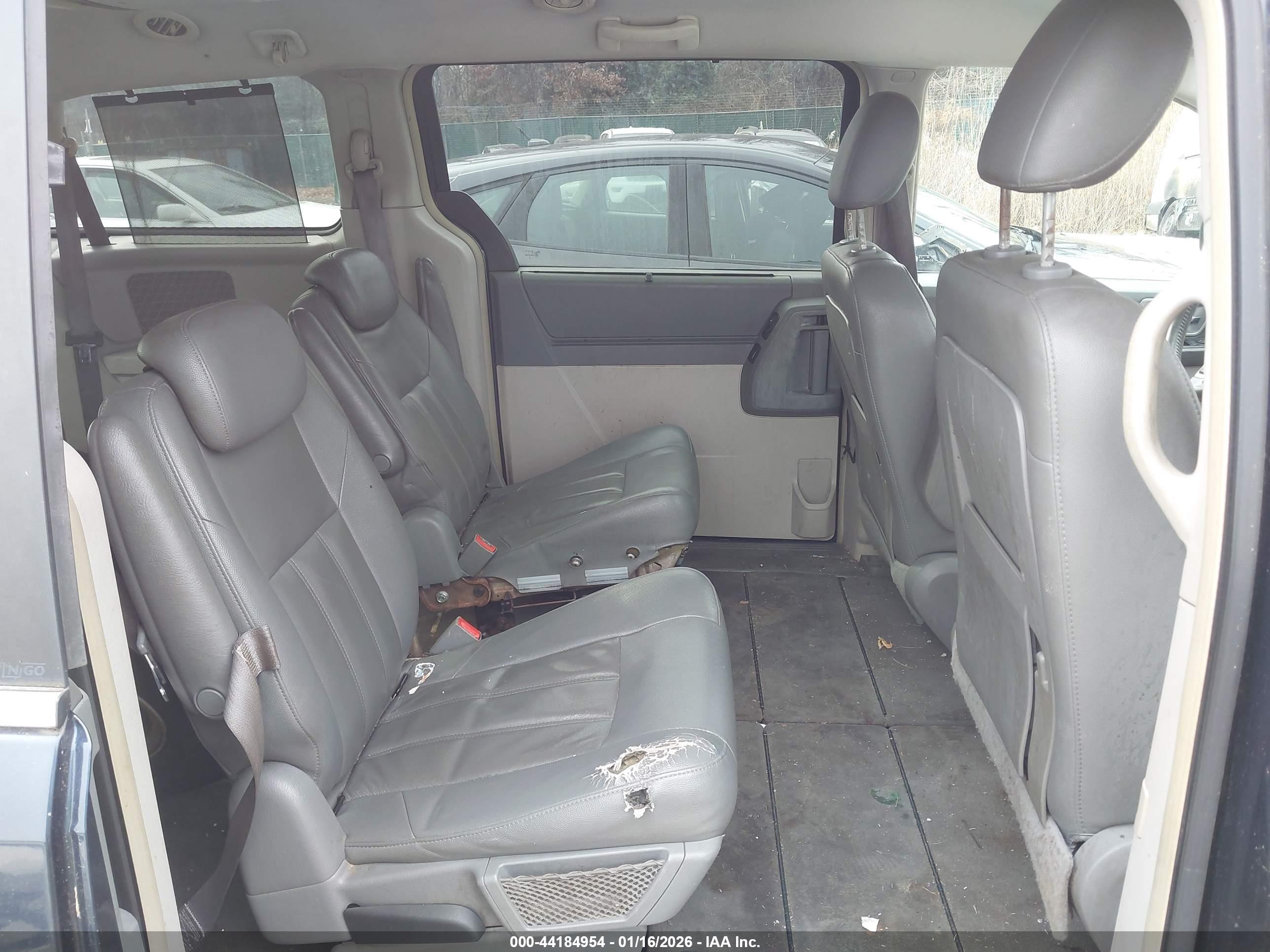 CHRYSLER TOWN image 8