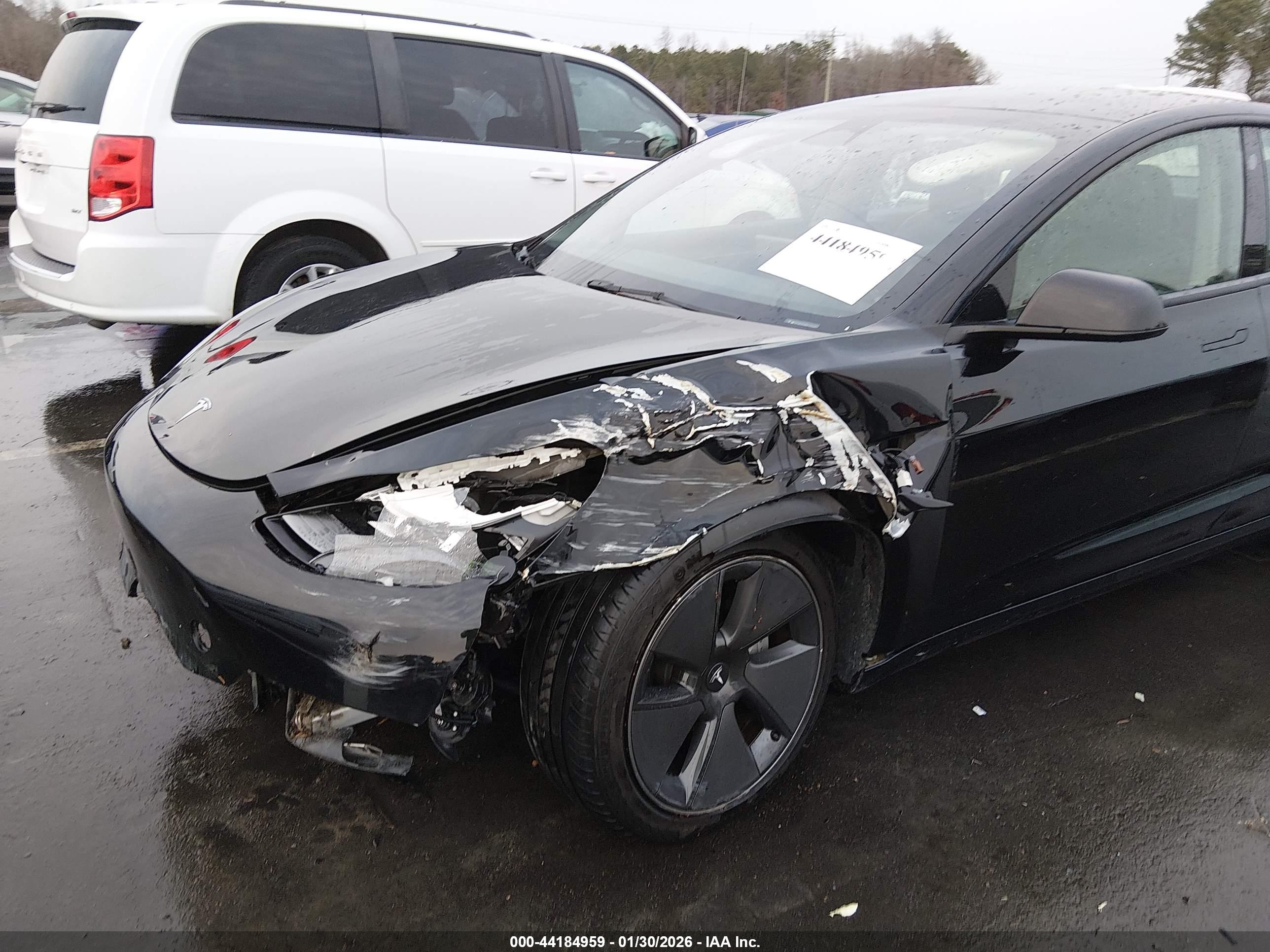 TESLA MODEL image 6