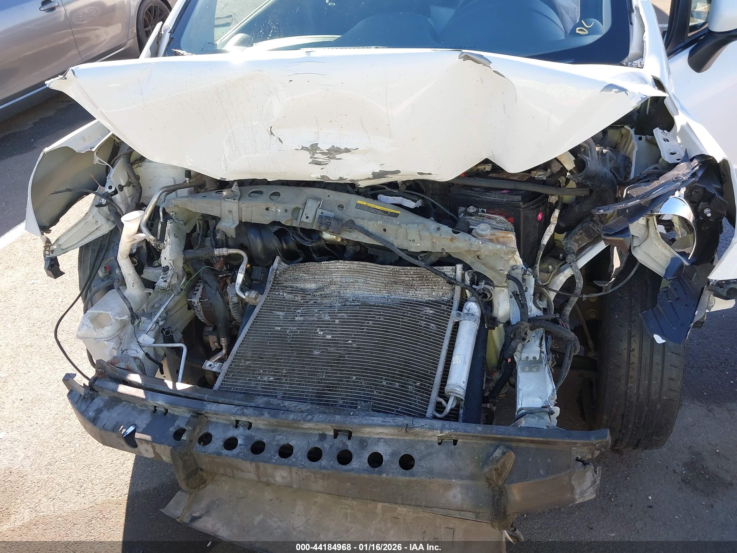 NISSAN VERSA image 10