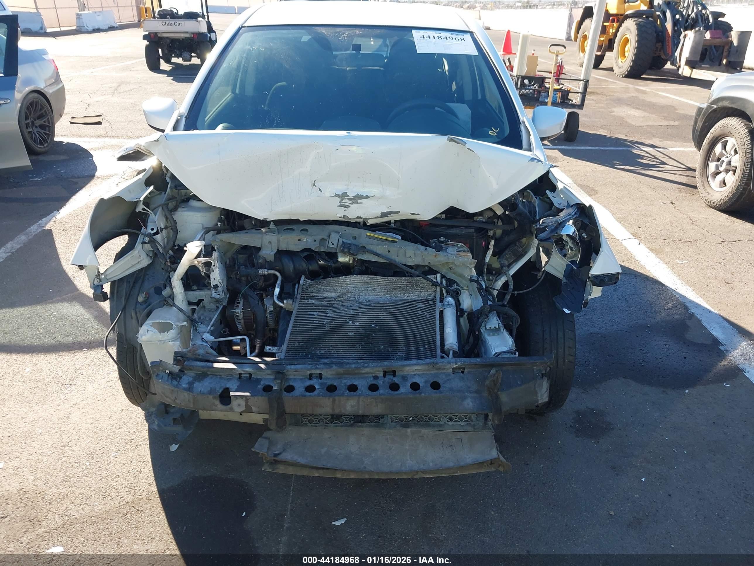 NISSAN VERSA image 6