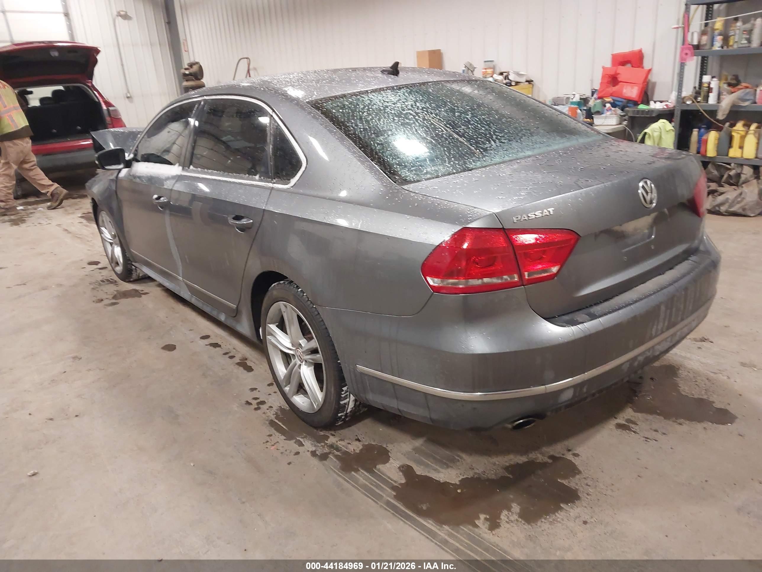 VOLKSWAGEN PASSAT image 3