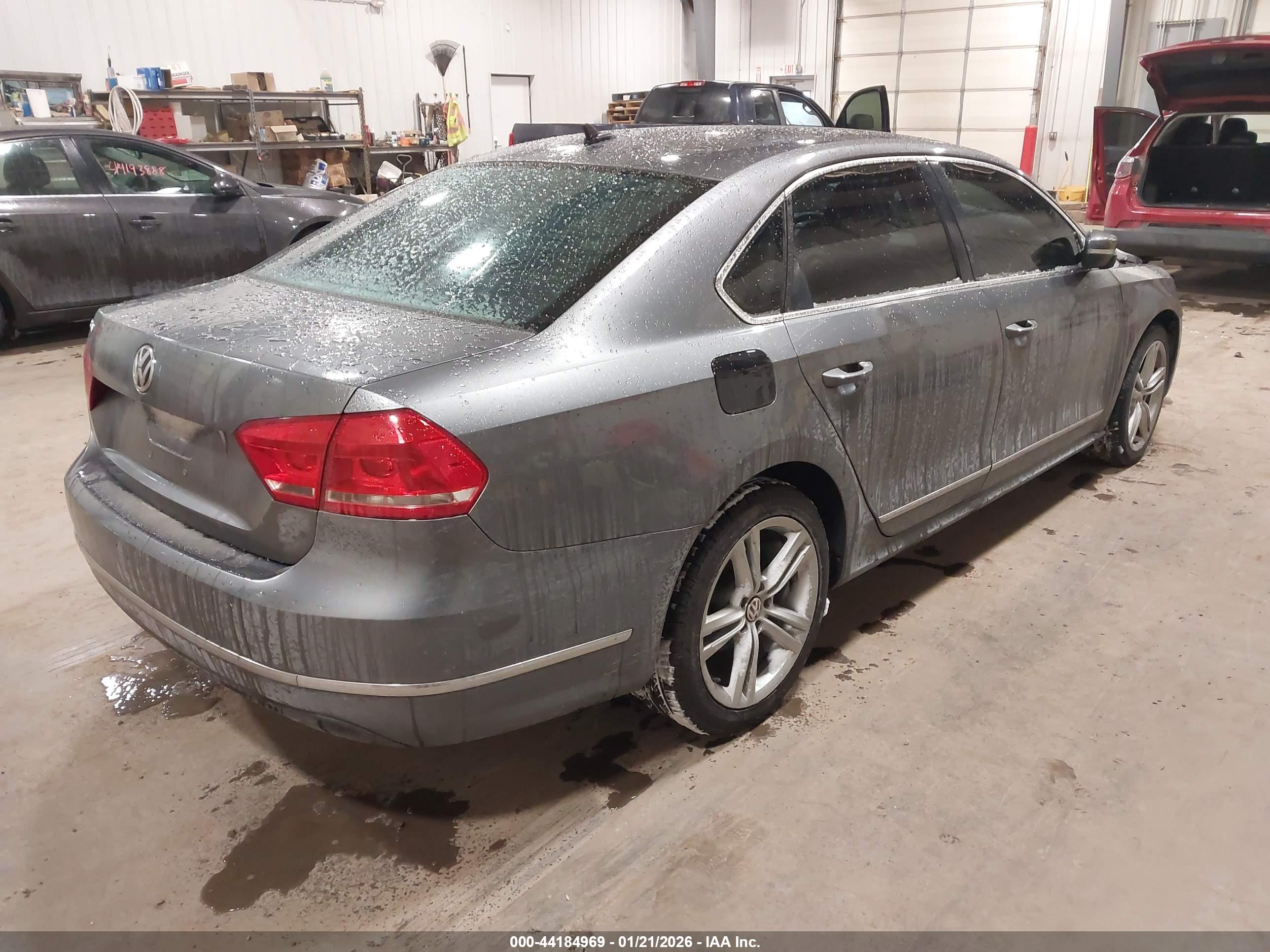 VOLKSWAGEN PASSAT image 4