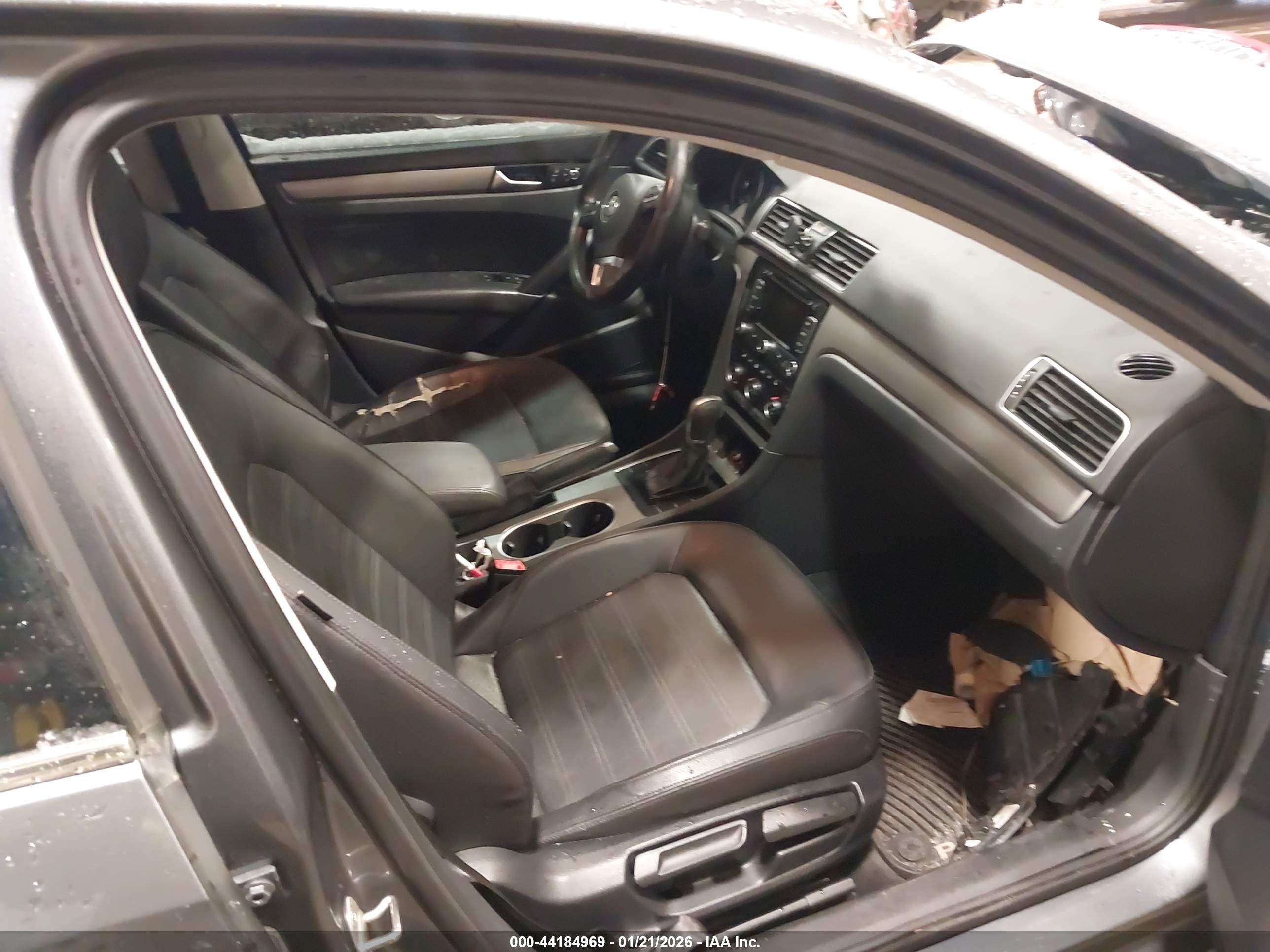 VOLKSWAGEN PASSAT image 5