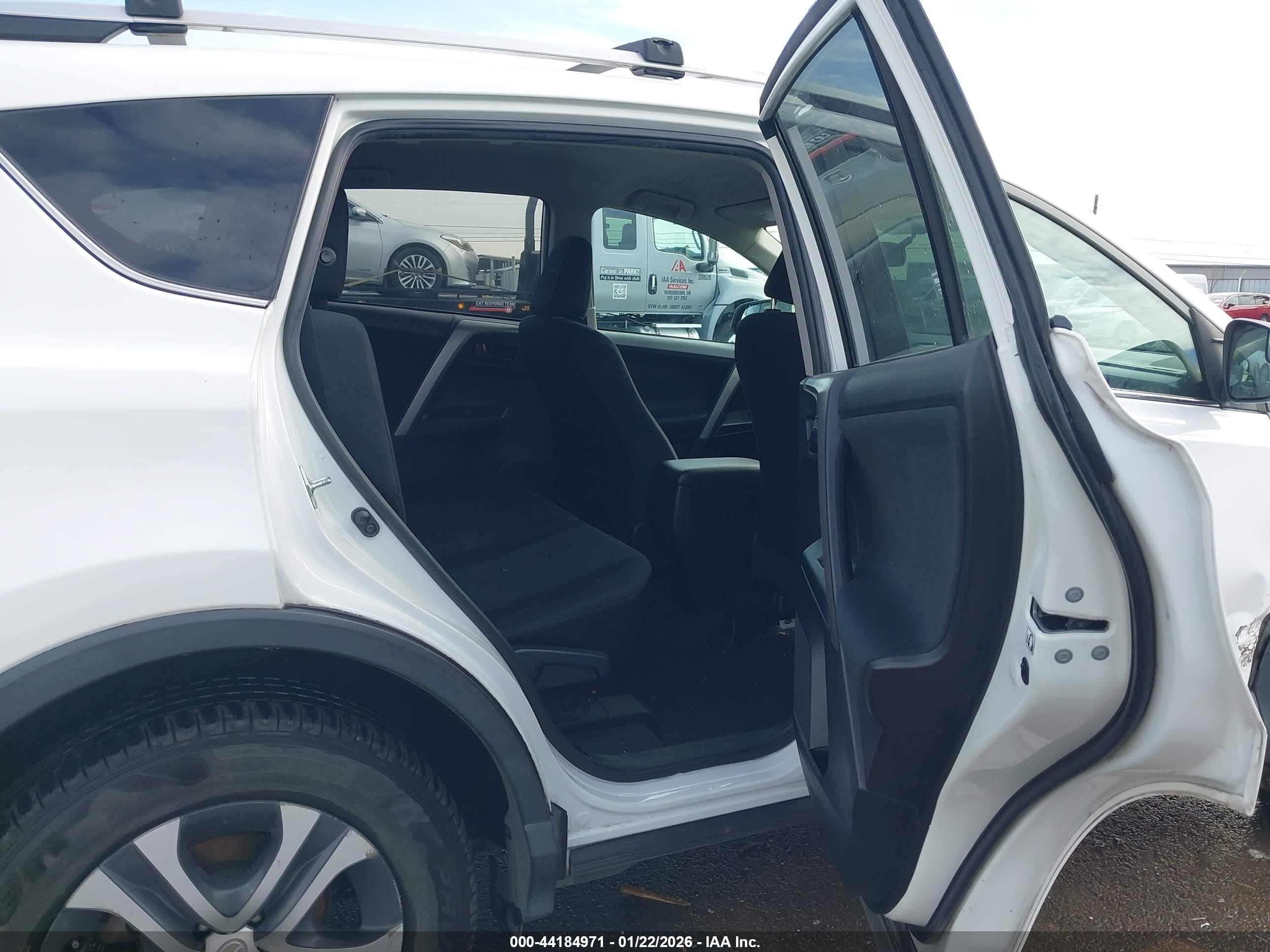 TOYOTA RAV4 image 8