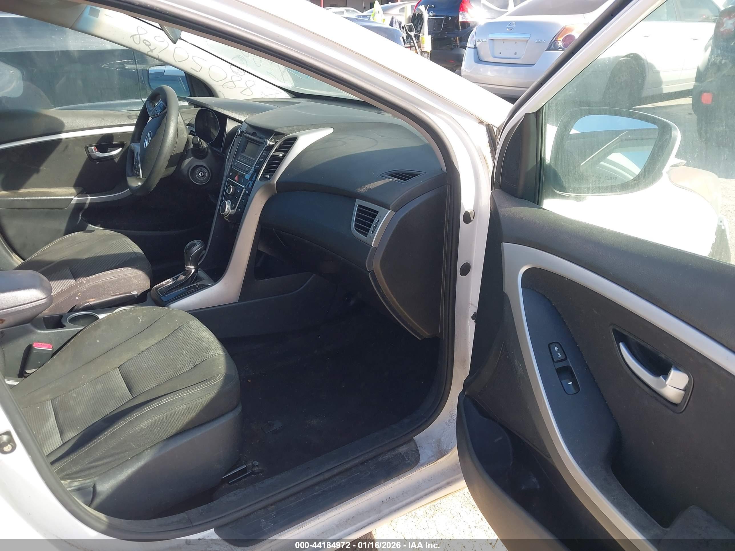 HYUNDAI ELANTRA image 5