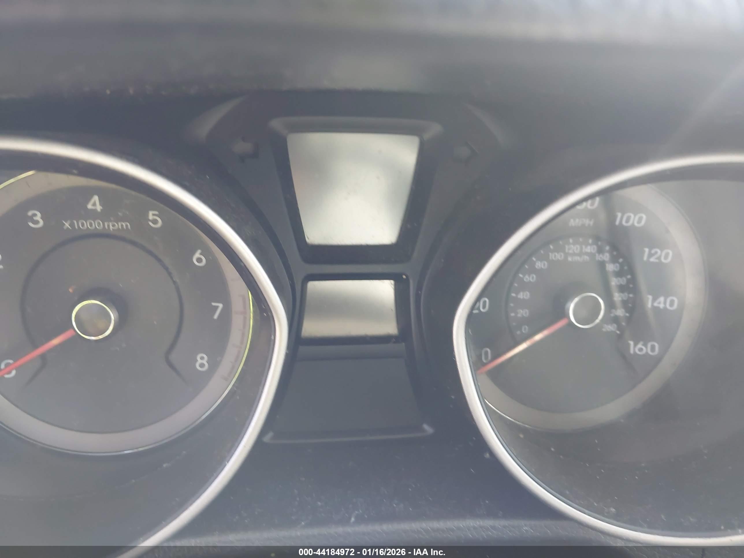 HYUNDAI ELANTRA image 7
