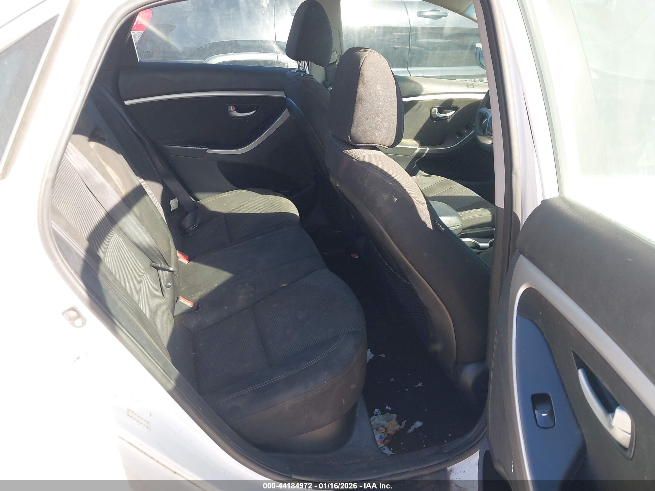 HYUNDAI ELANTRA image 8