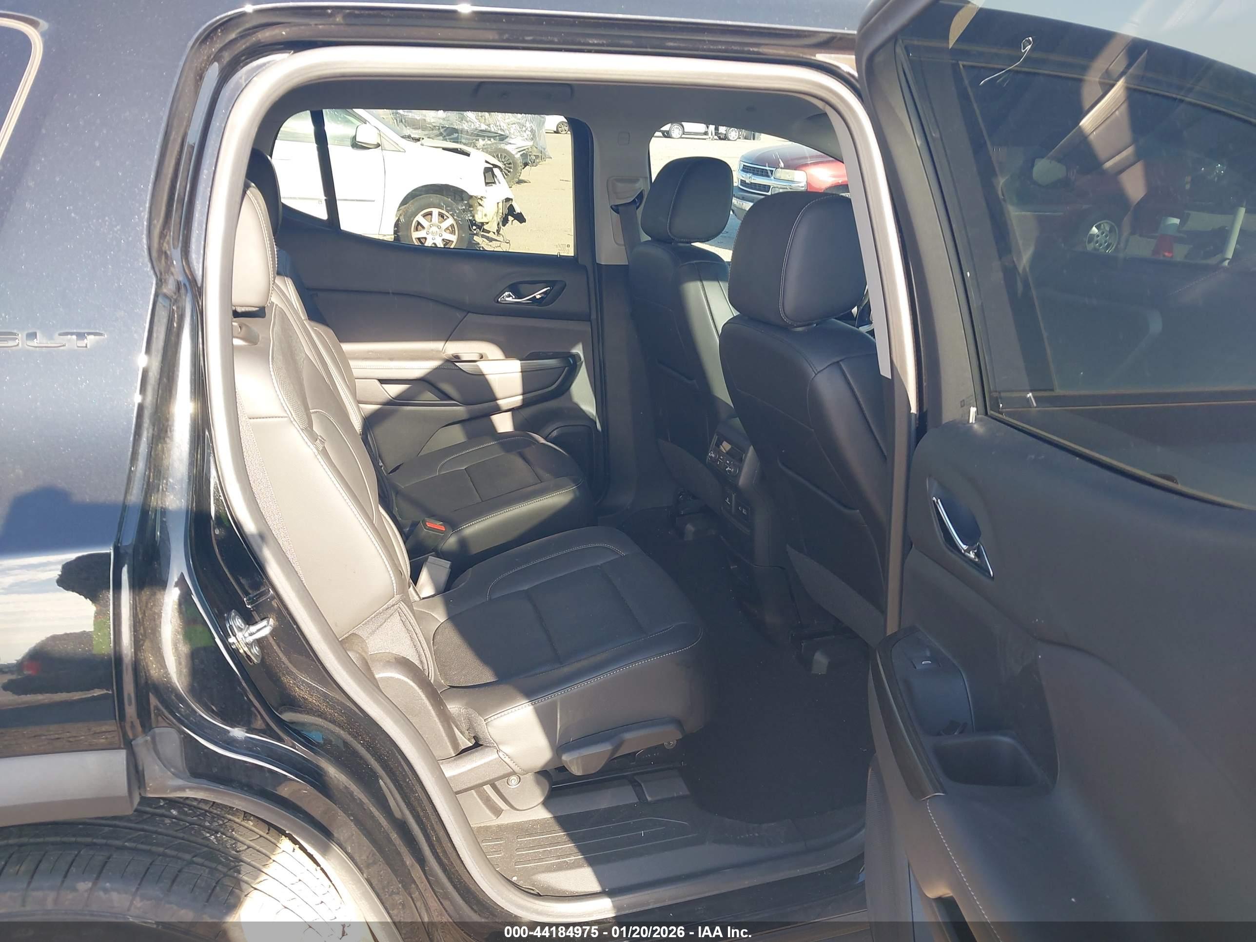 GMC ACADIA image 8