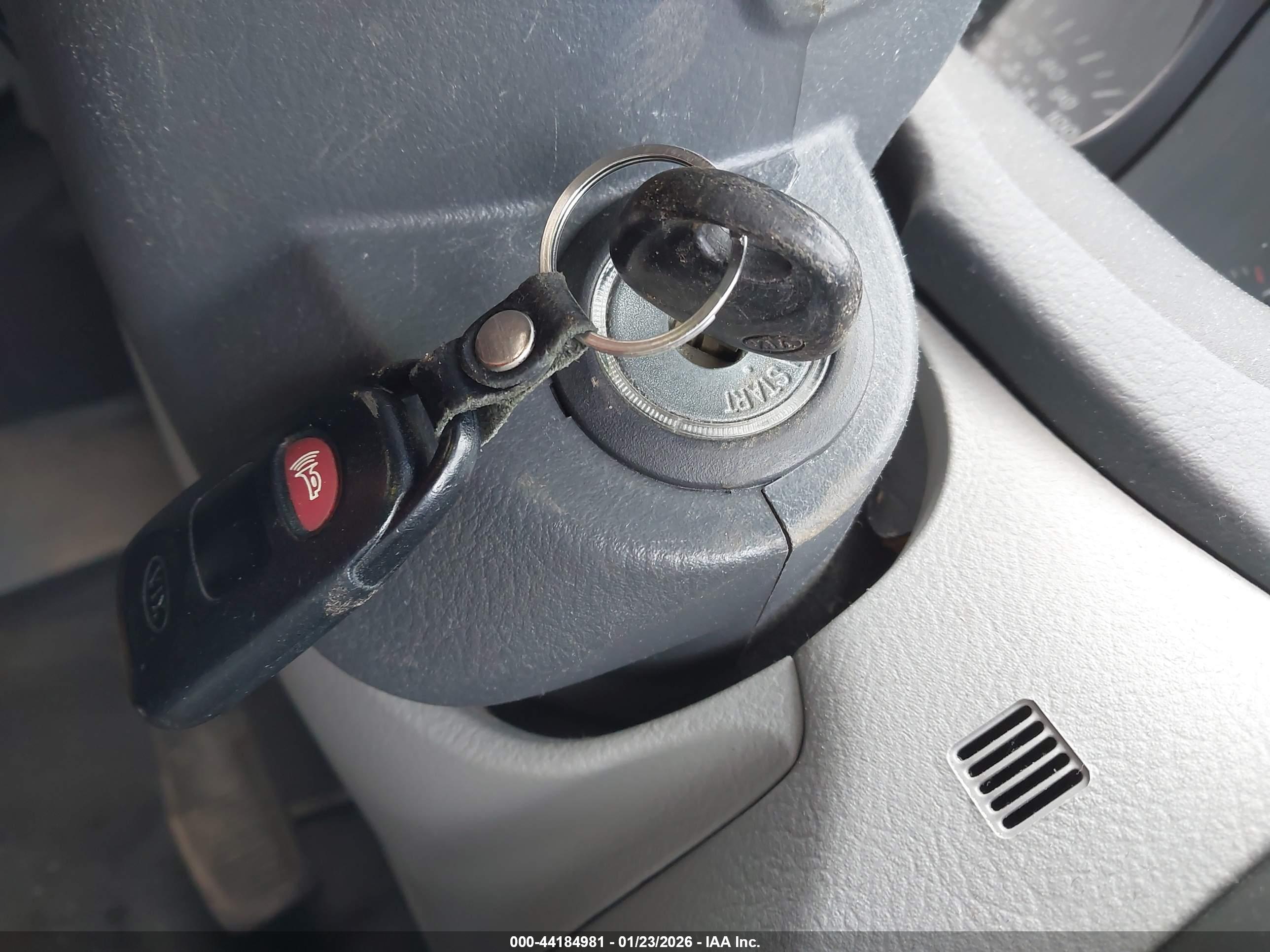 KIA SPECTRA image 11