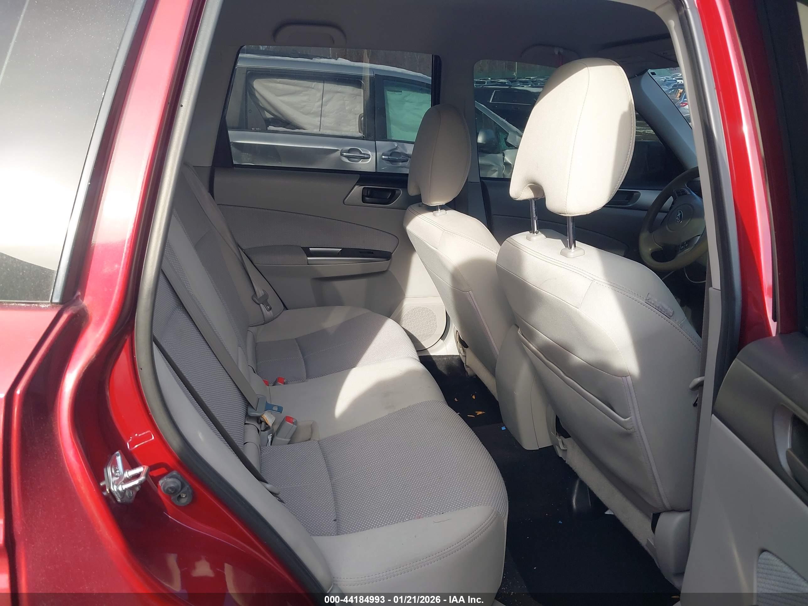 SUBARU FORESTER image 8