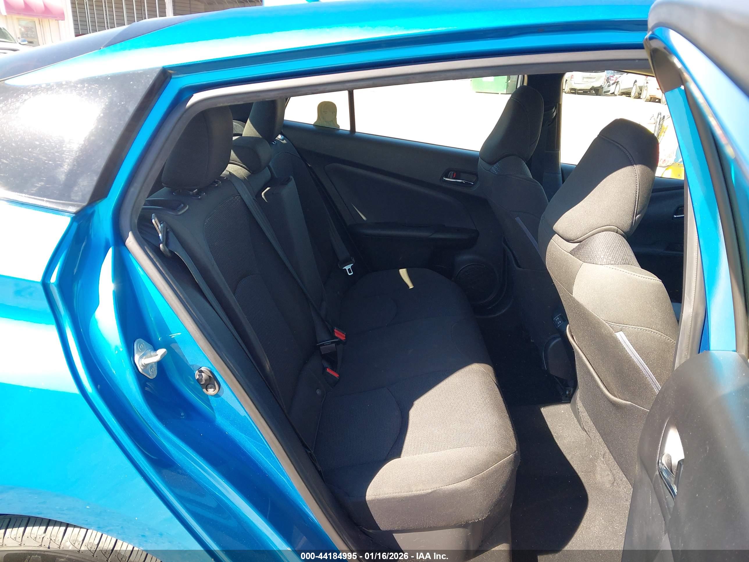 TOYOTA PRIUS image 8