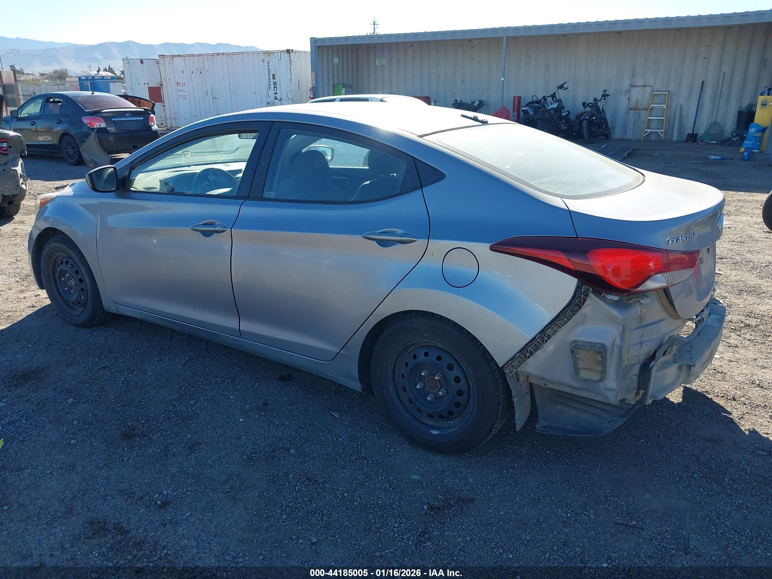HYUNDAI ELANTRA image 3