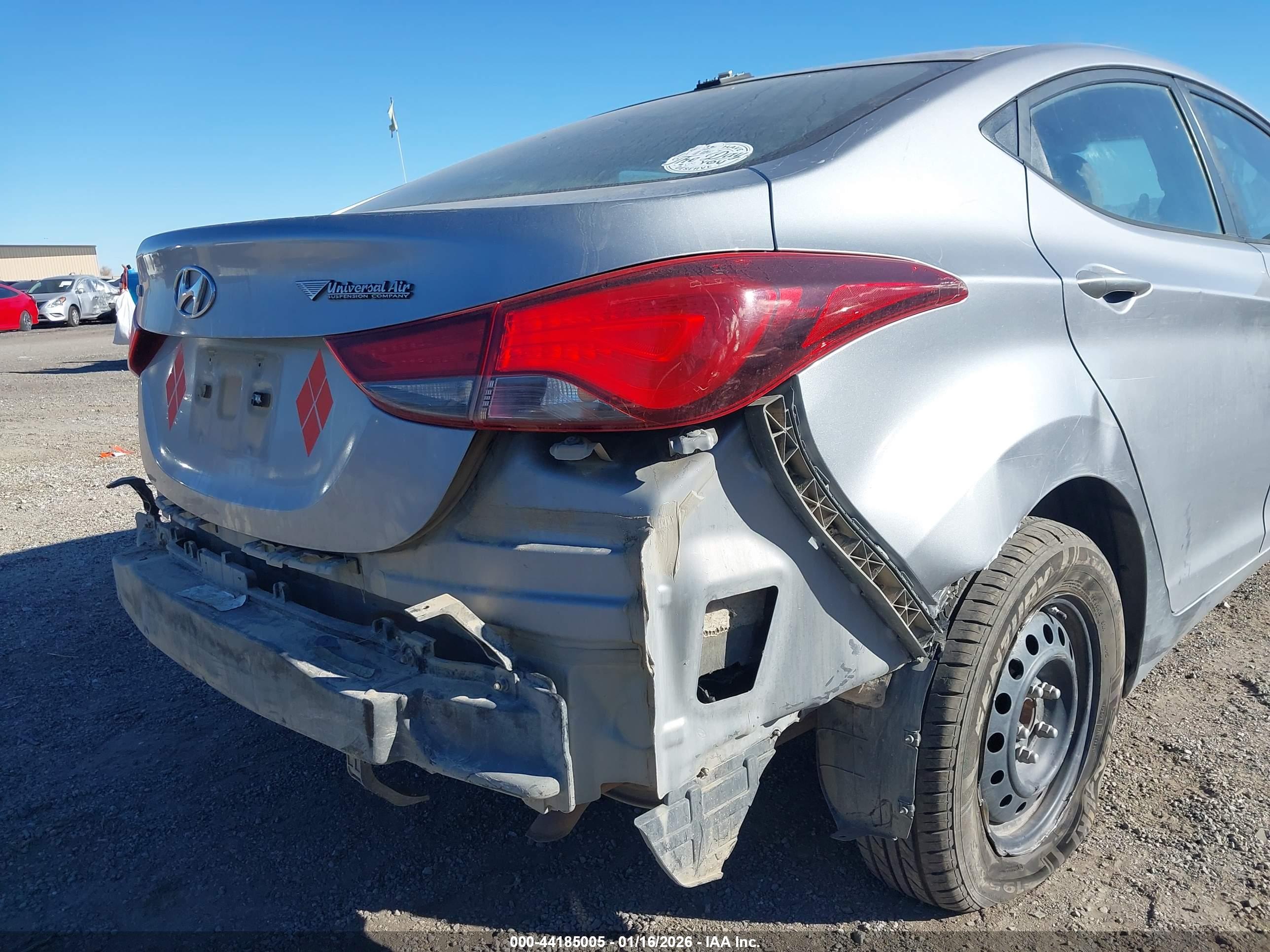 HYUNDAI ELANTRA image 6