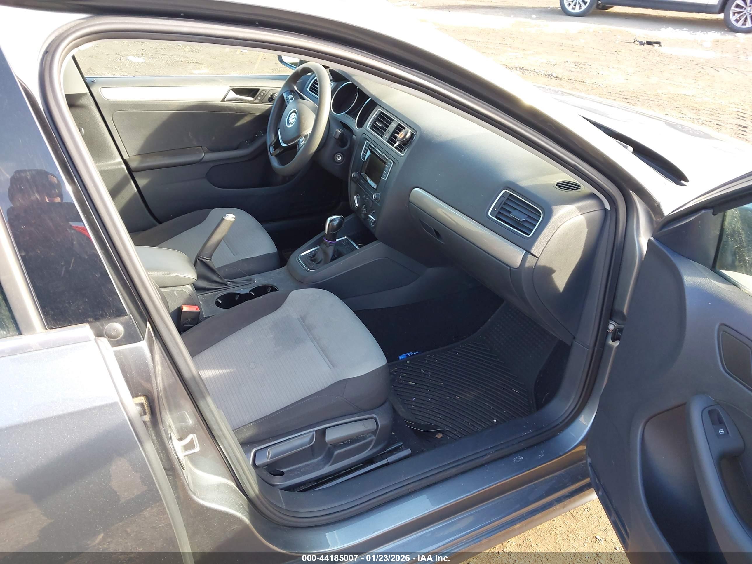 VOLKSWAGEN JETTA image 5
