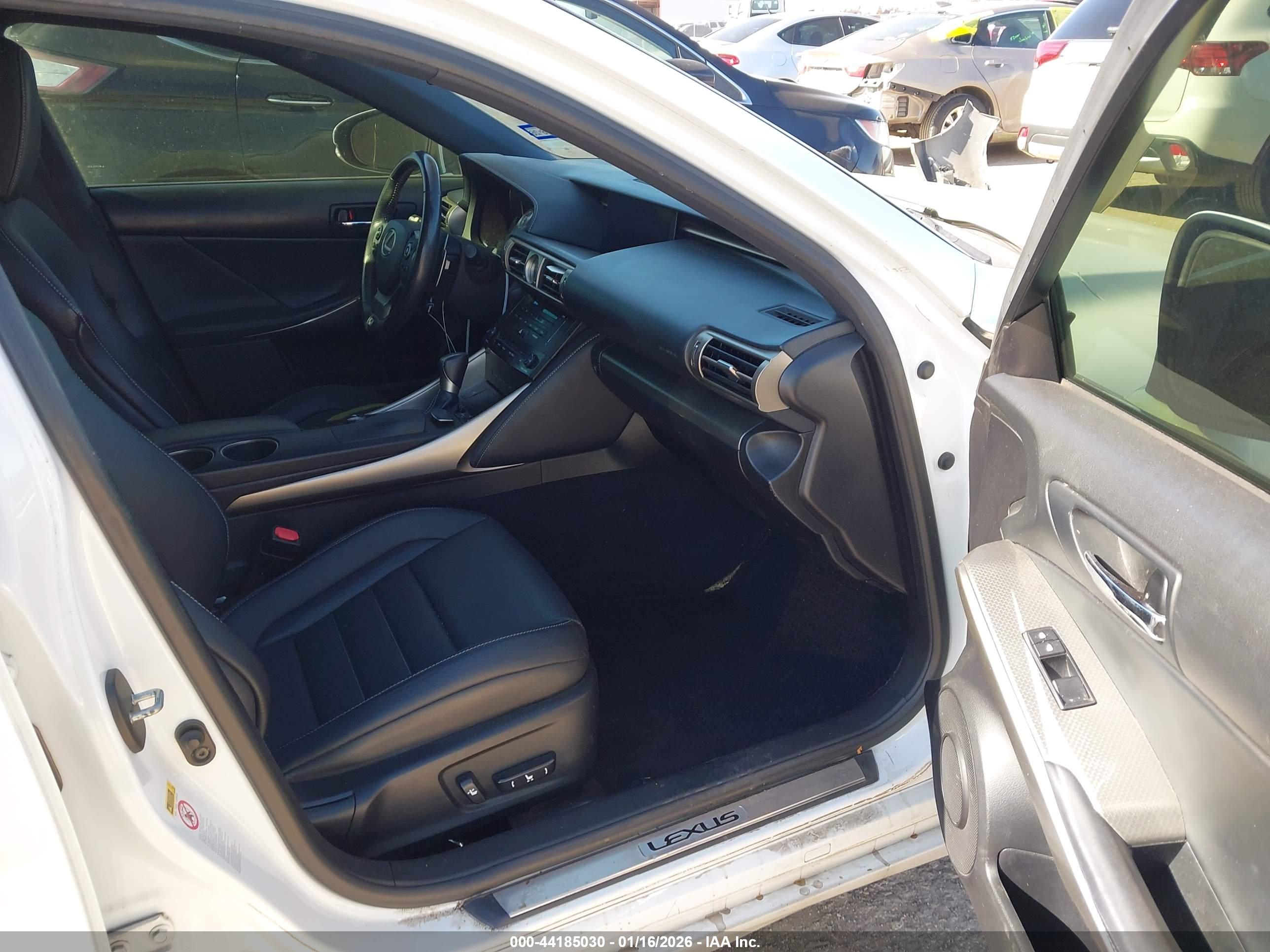 LEXUS IS image 5