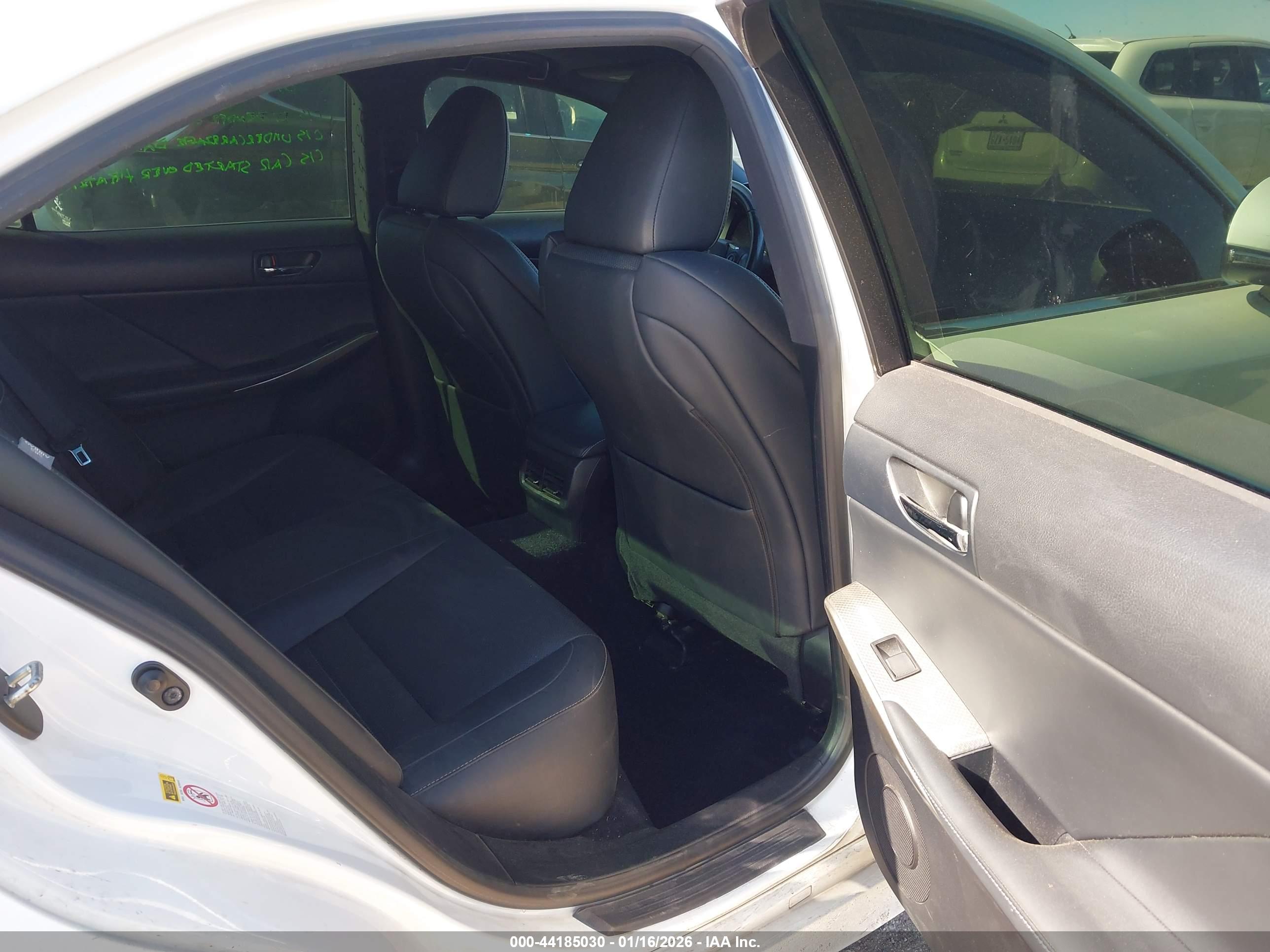 LEXUS IS image 8
