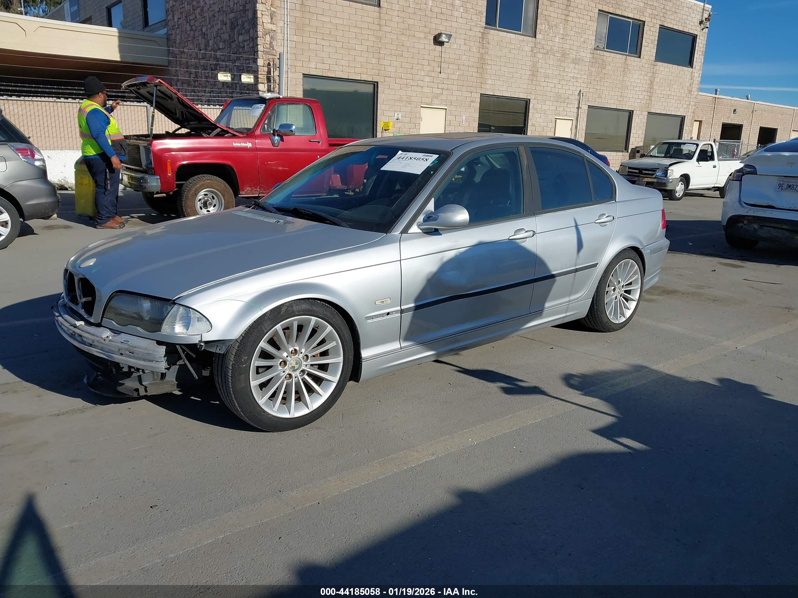 BMW 323I image 2