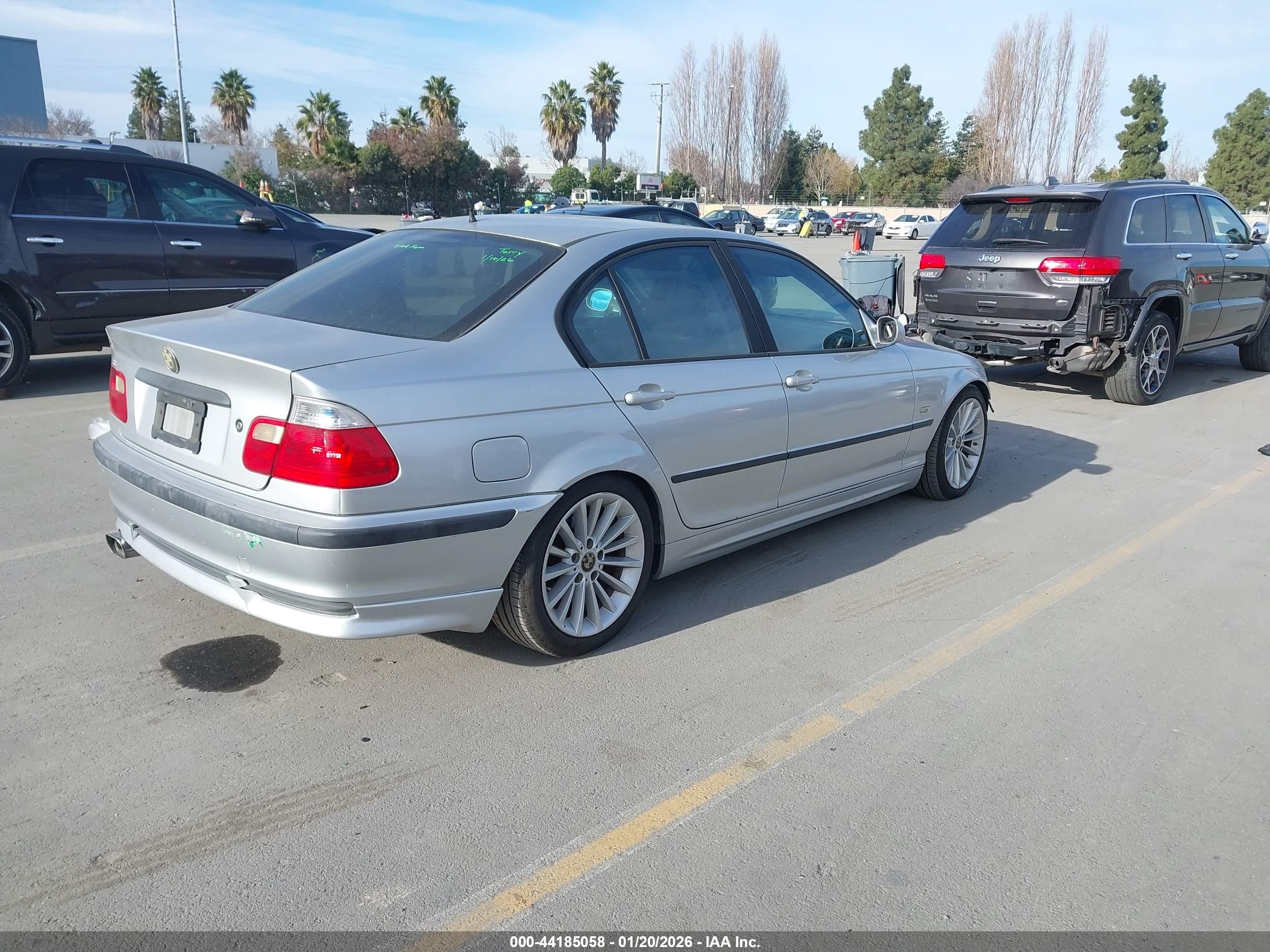 BMW 323I image 4