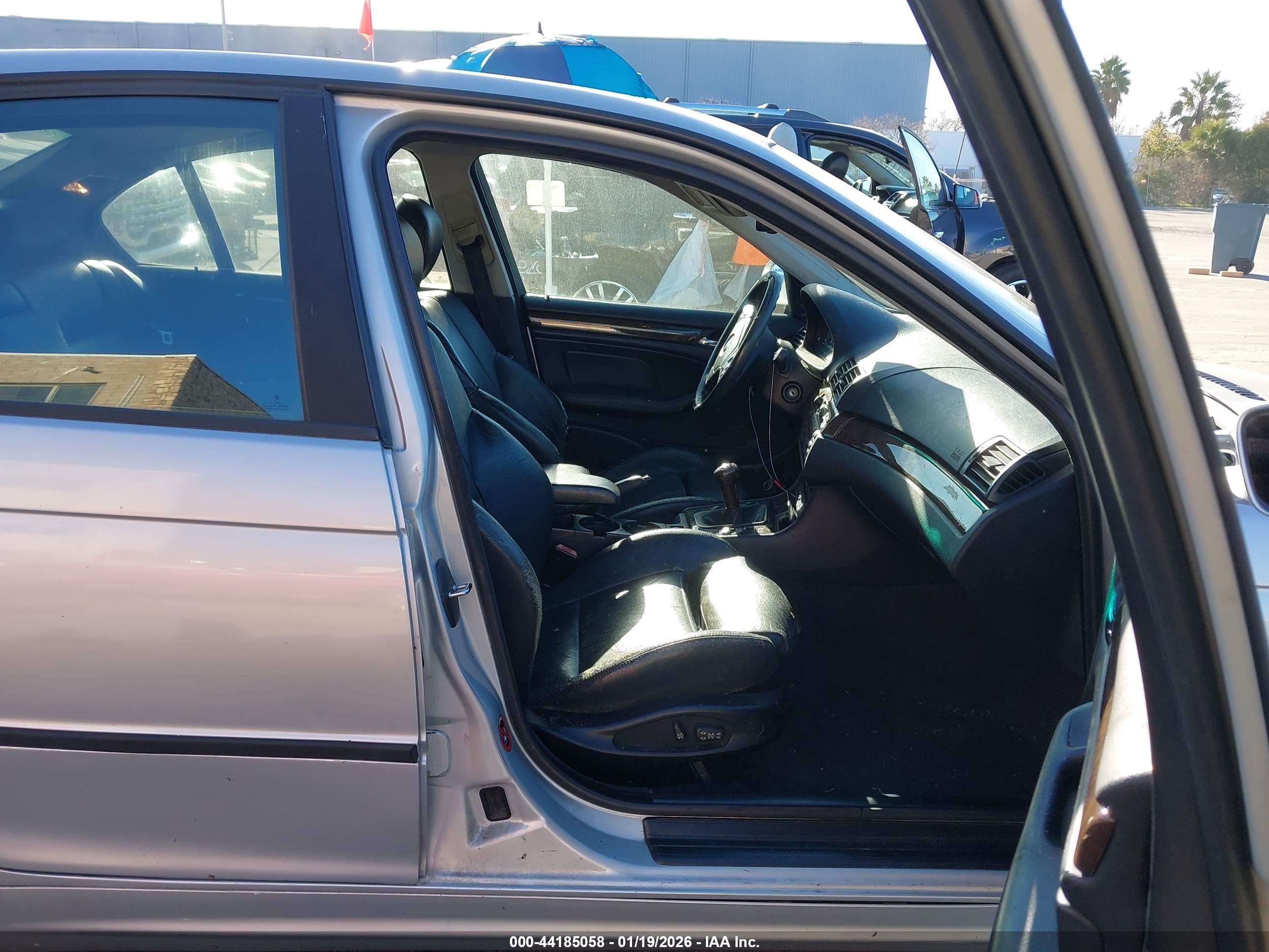 BMW 323I image 5