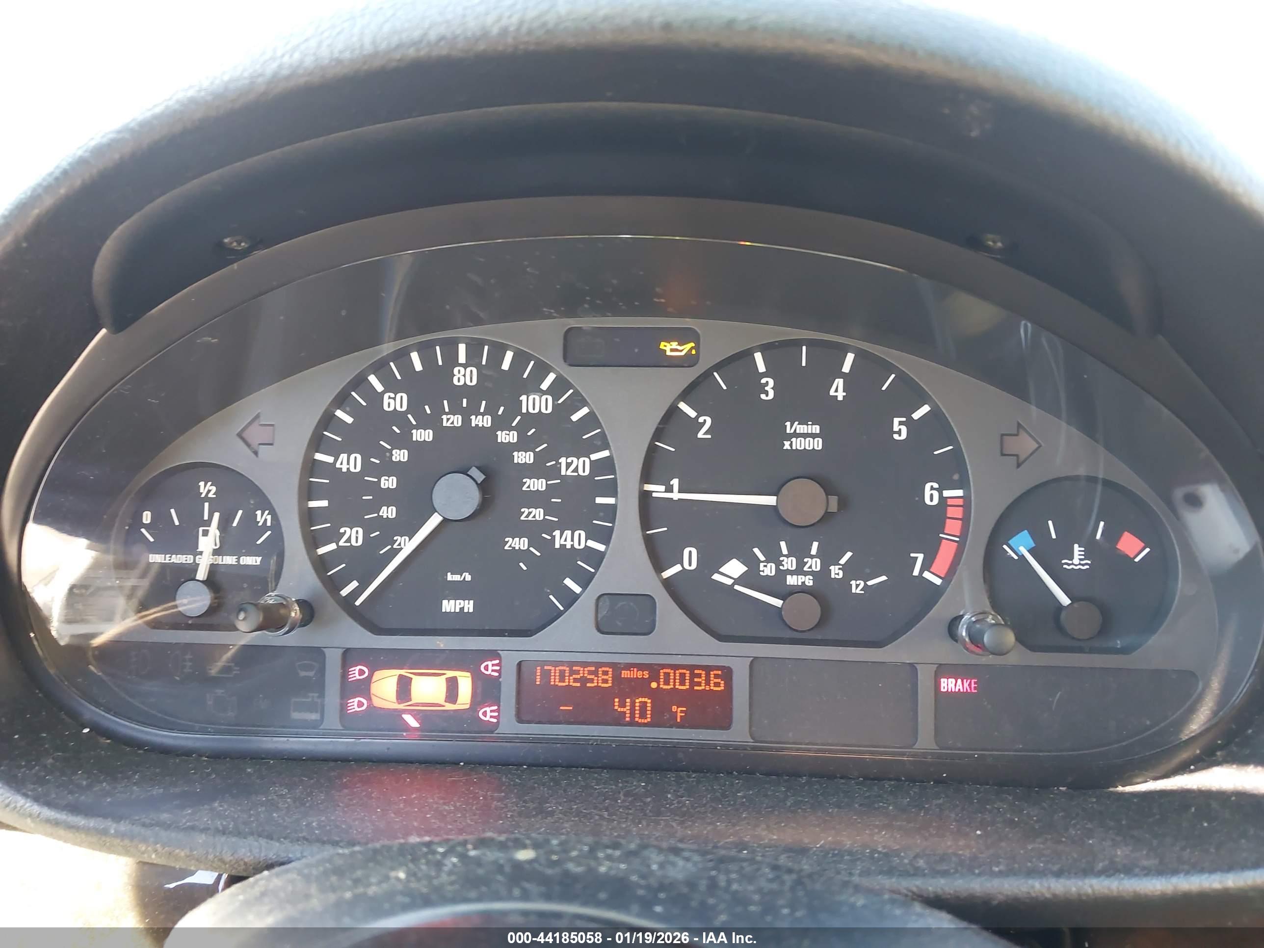 BMW 323I image 7
