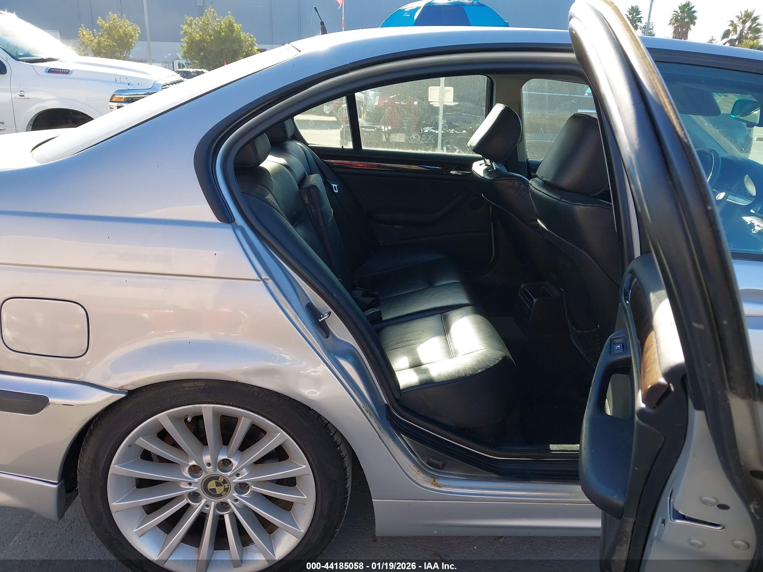 BMW 323I image 8