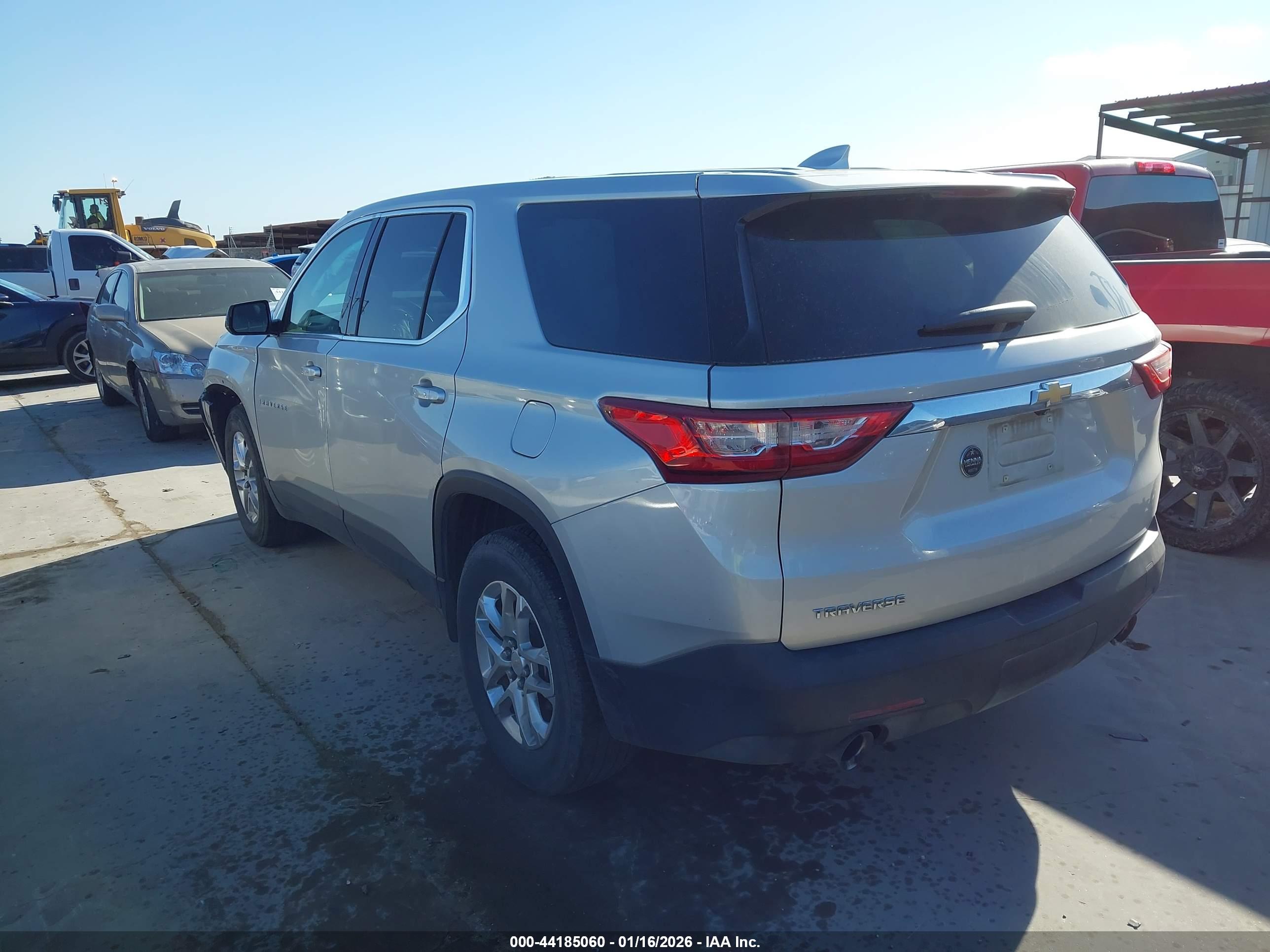 CHEVROLET TRAVERSE image 3