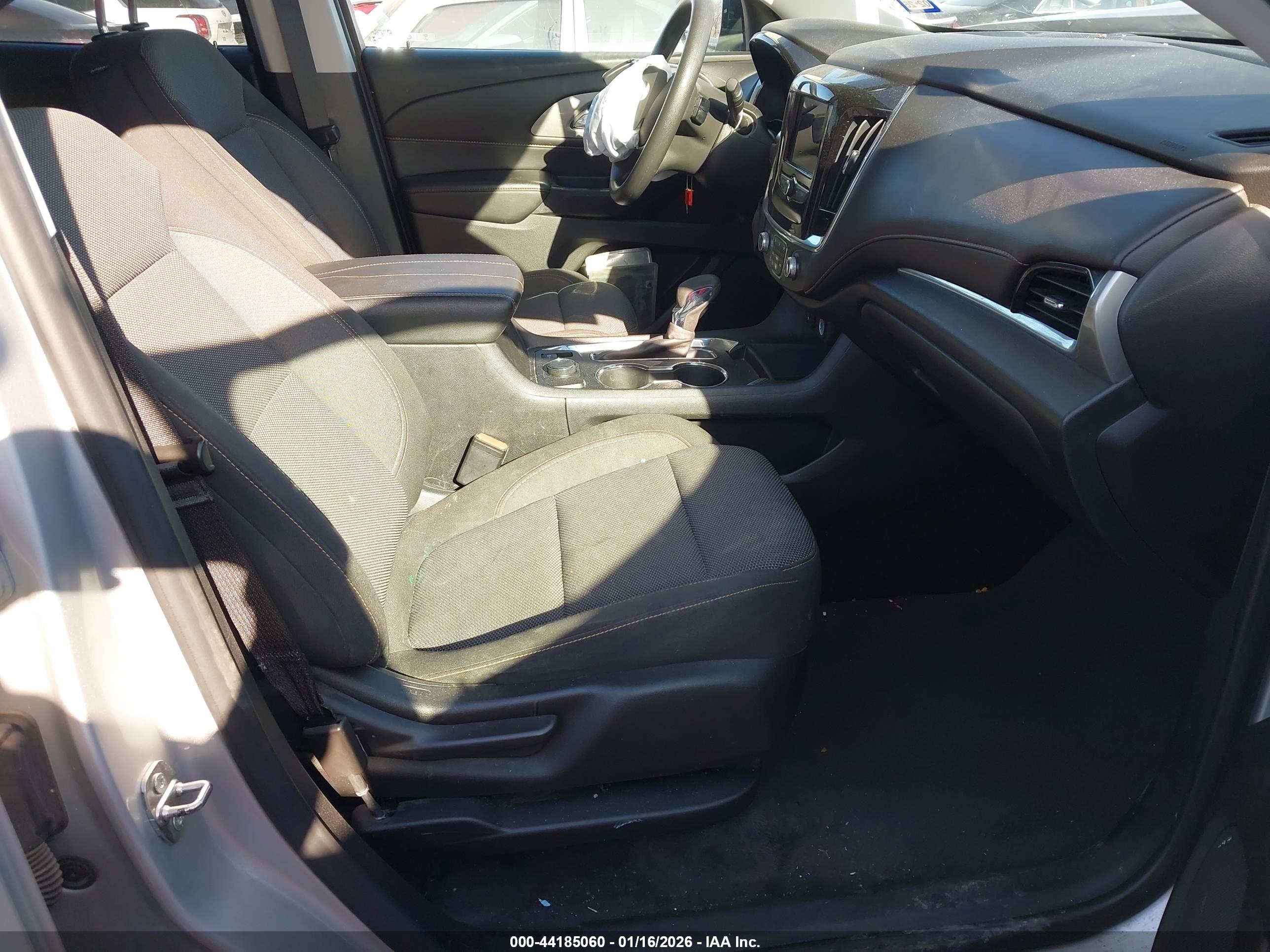 CHEVROLET TRAVERSE image 5