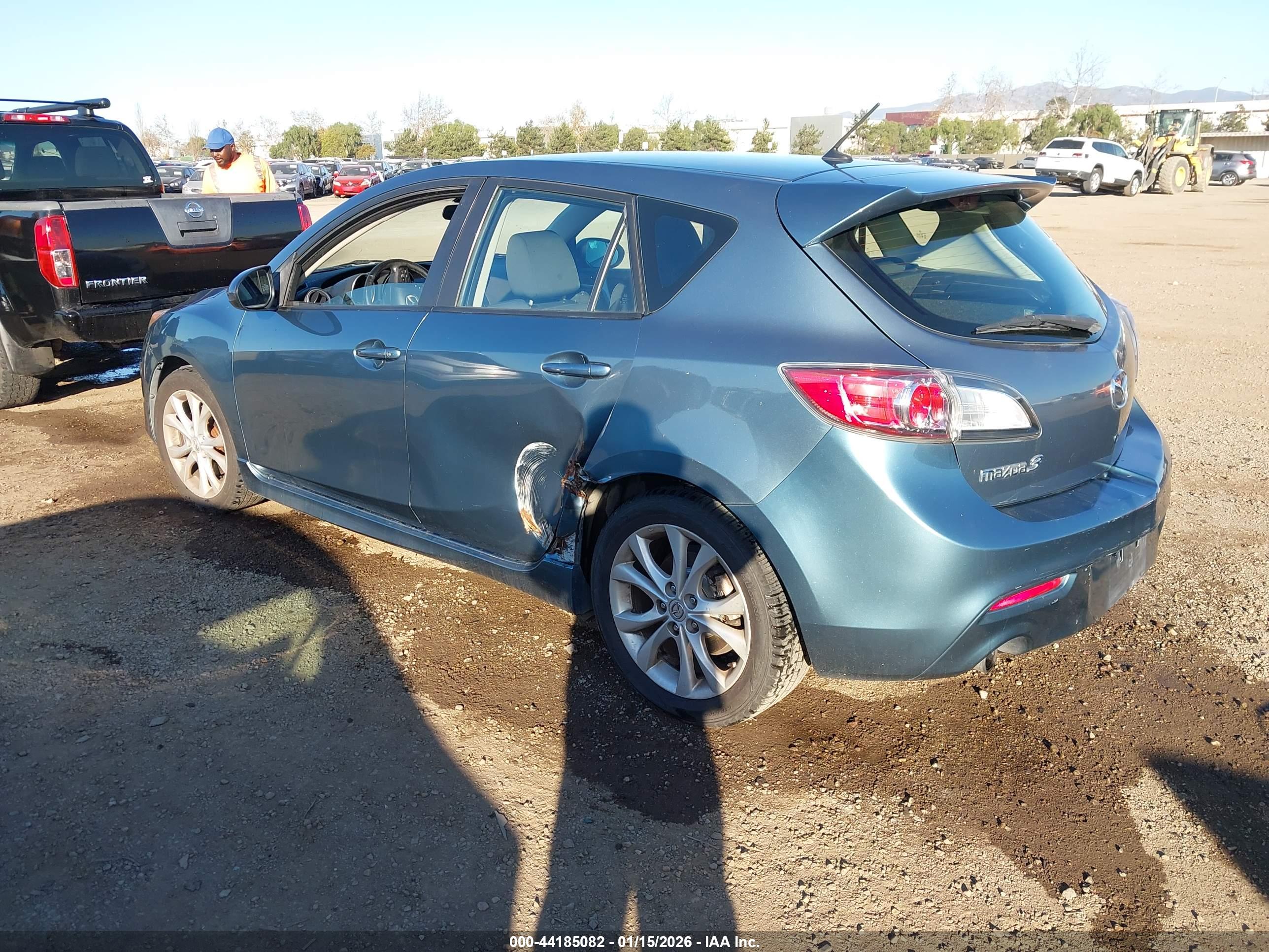MAZDA MAZDA3 image 3