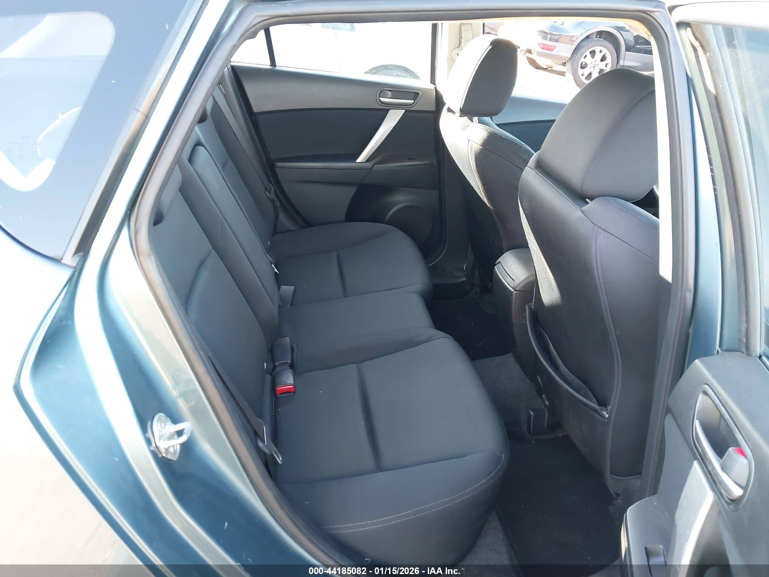 MAZDA MAZDA3 image 8