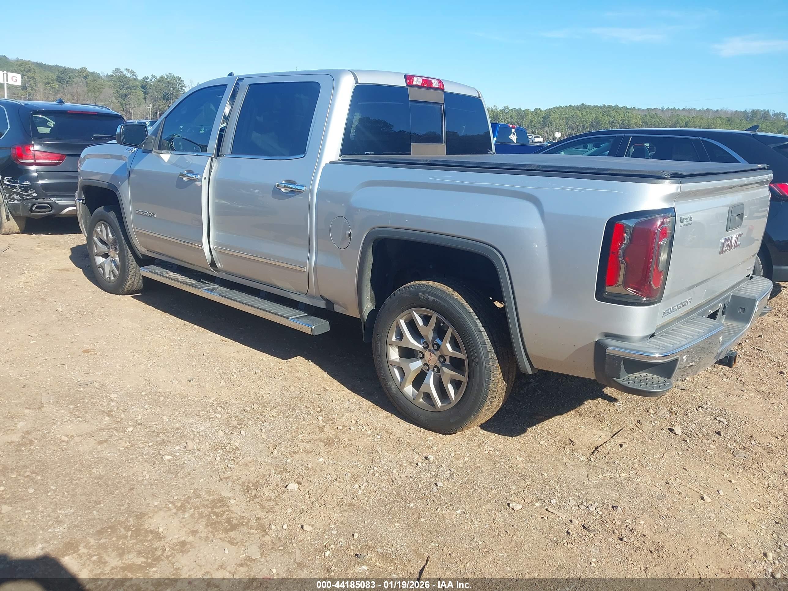 GMC SIERRA image 3