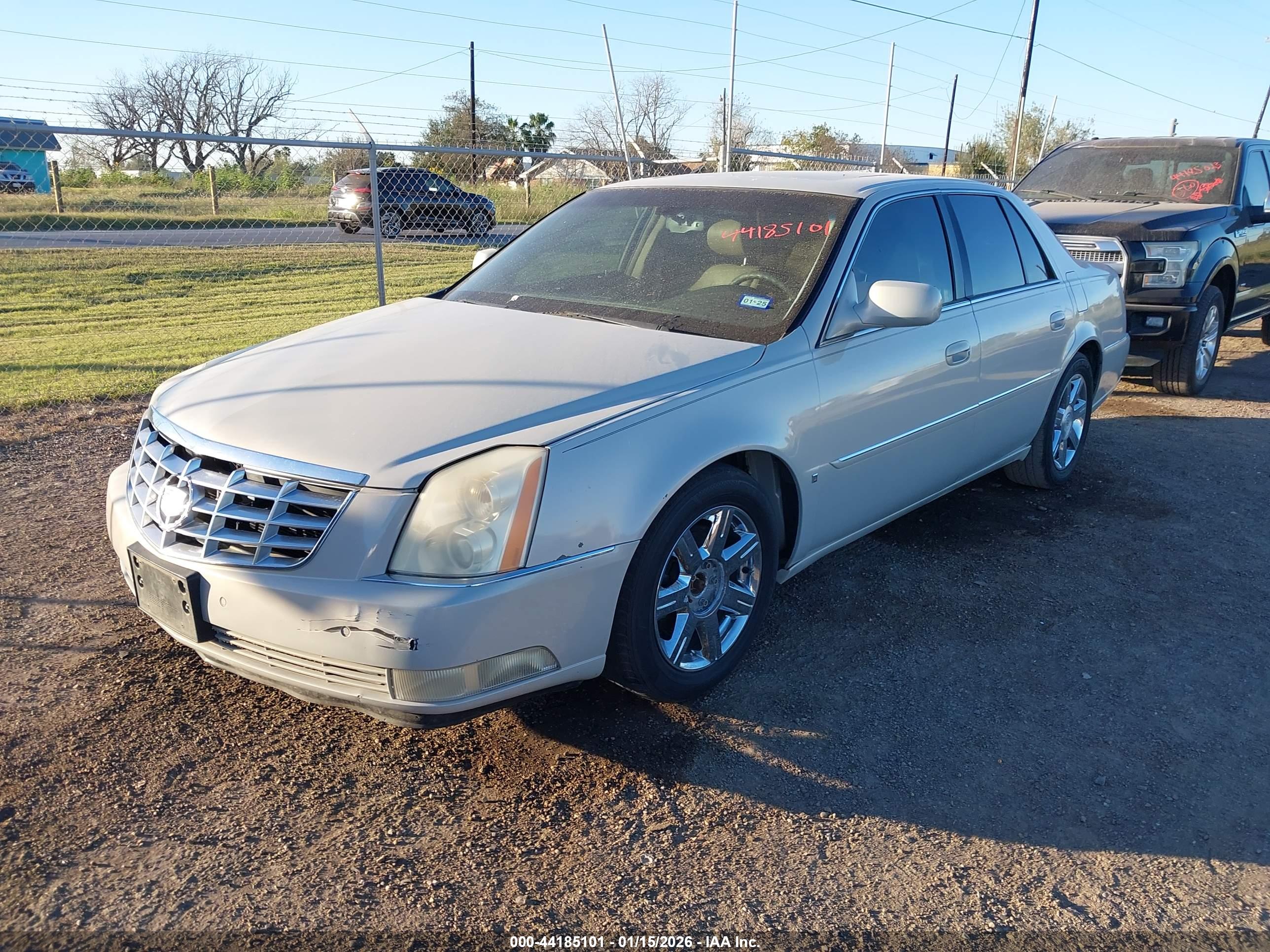 CADILLAC DTS image 2