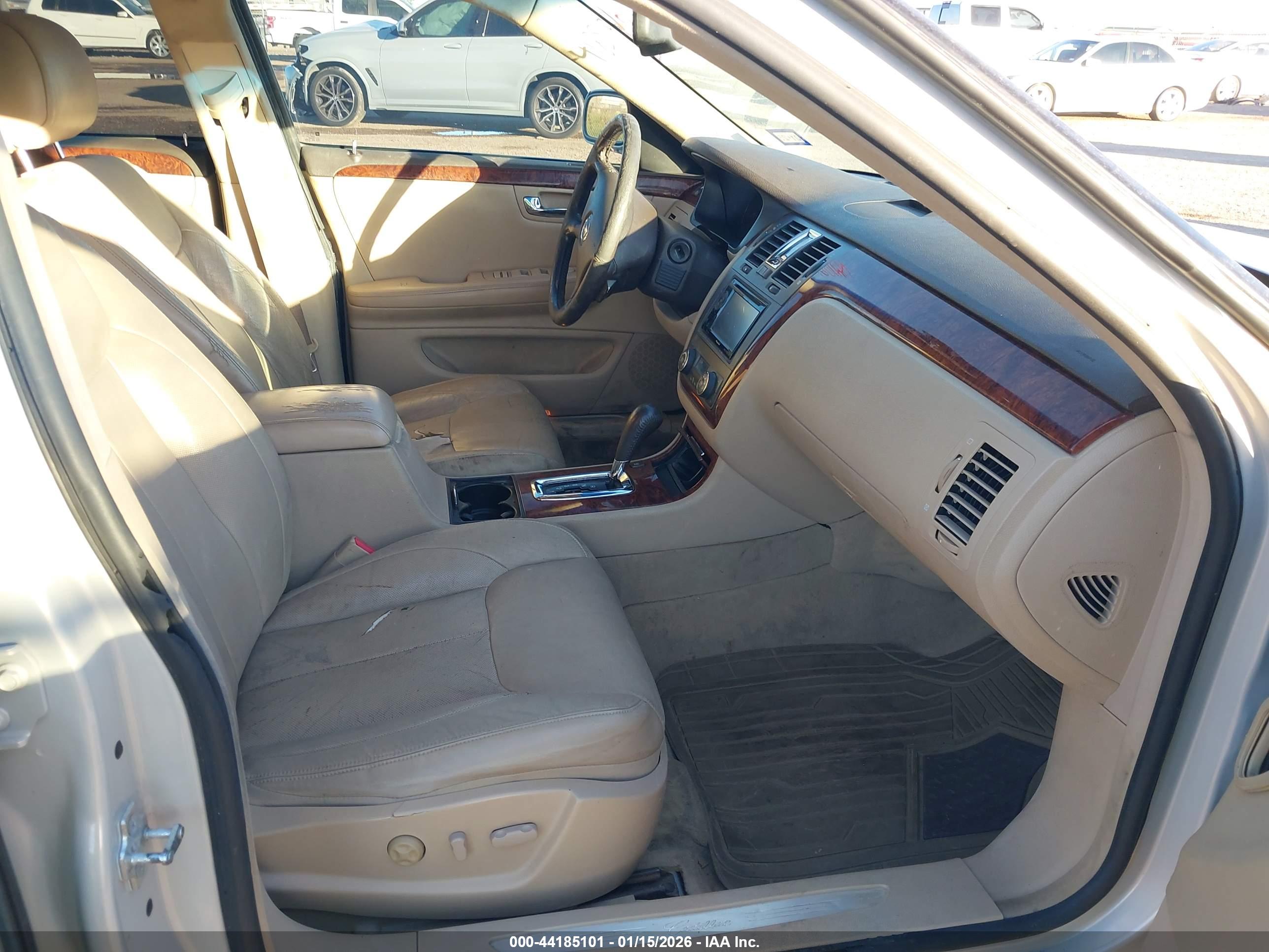 CADILLAC DTS image 5