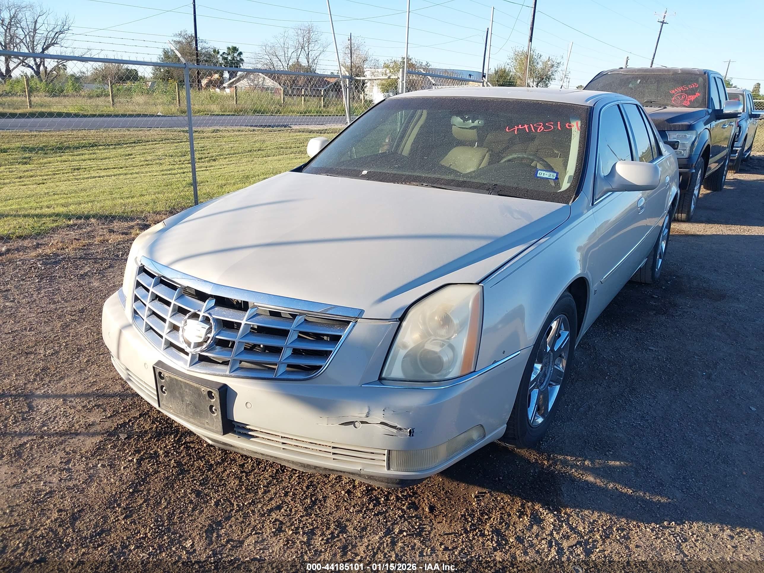 CADILLAC DTS image 6