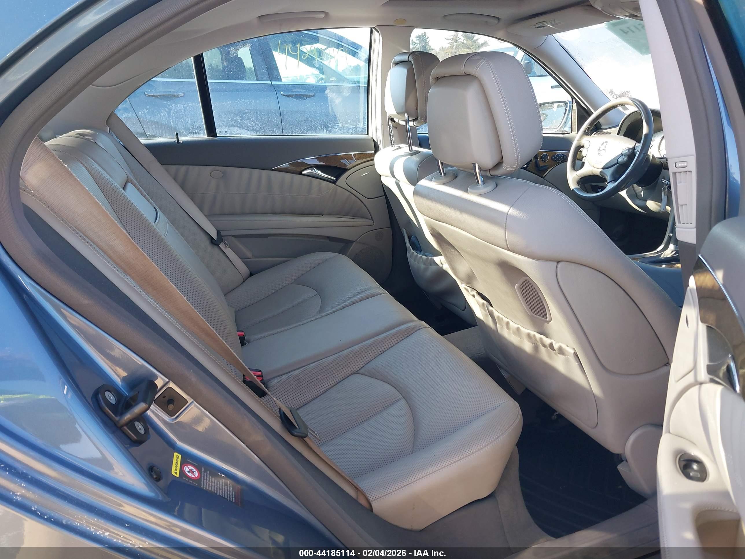 MERCEDES-BENZ E image 8