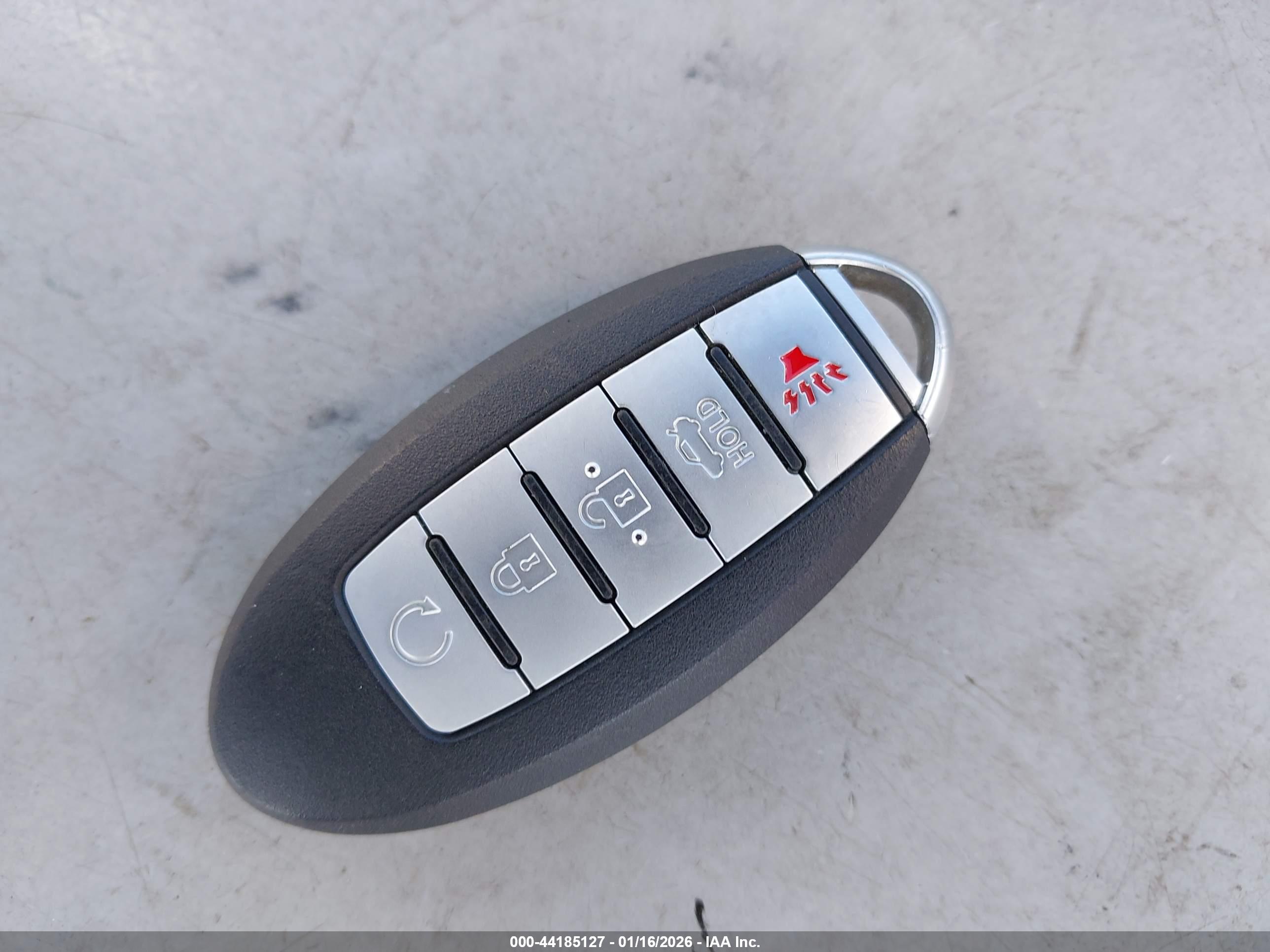 NISSAN LEAF image 11