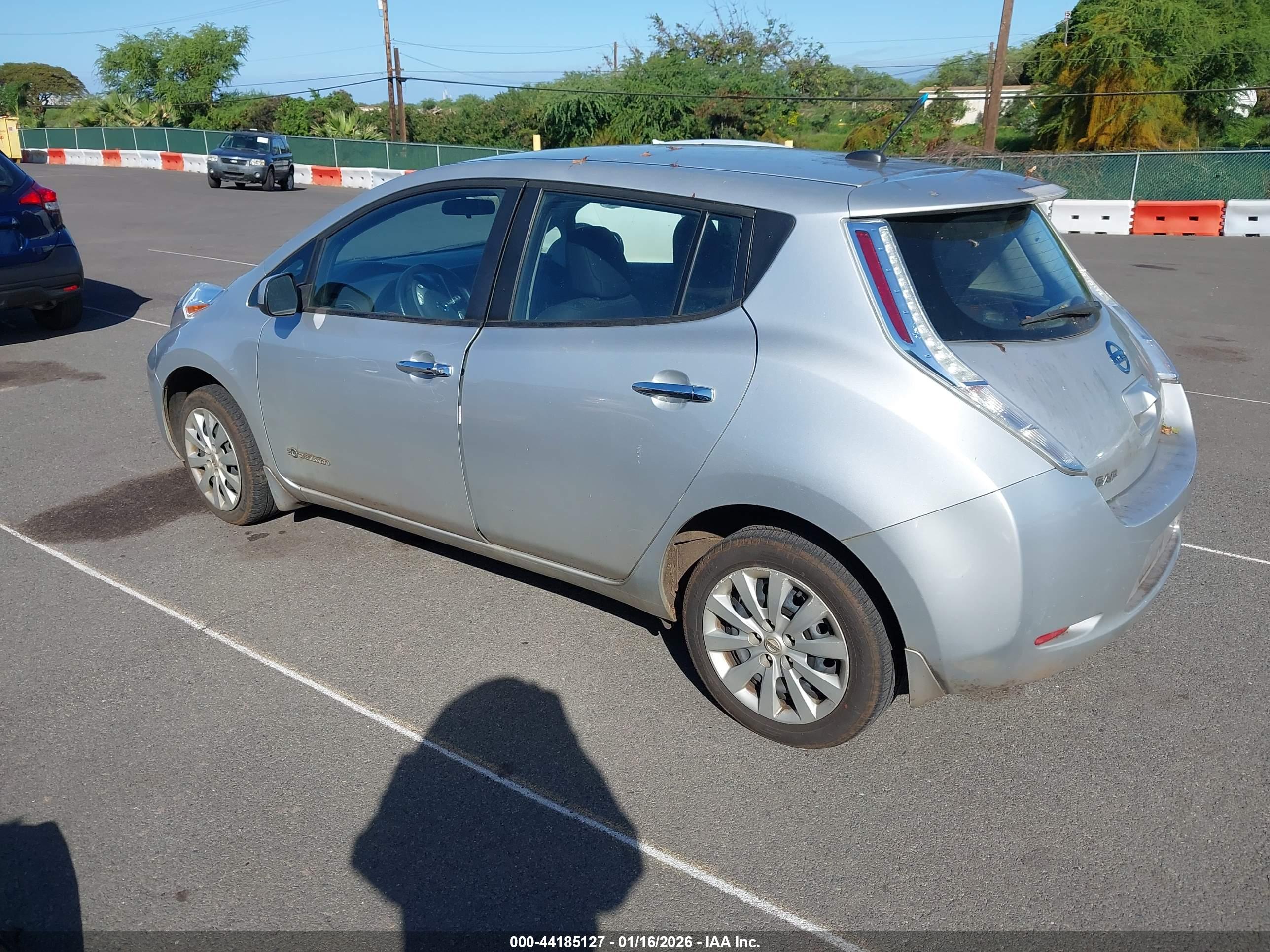 NISSAN LEAF image 3