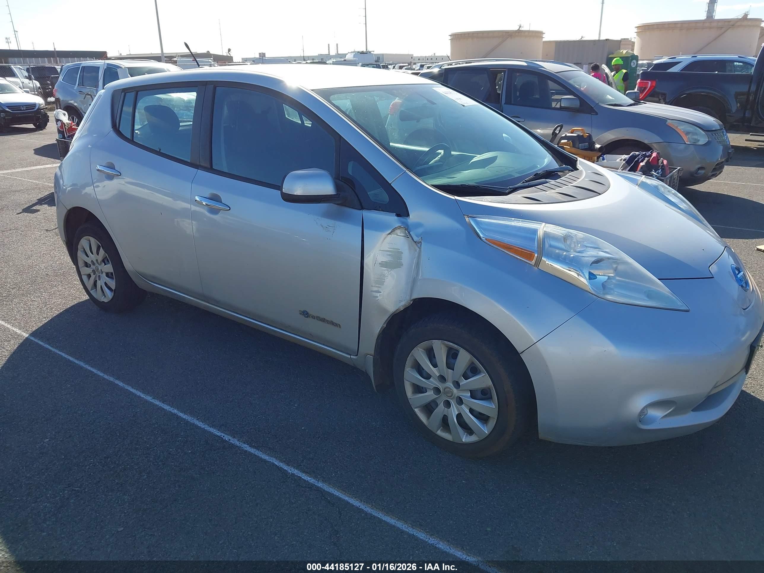 NISSAN LEAF image 6