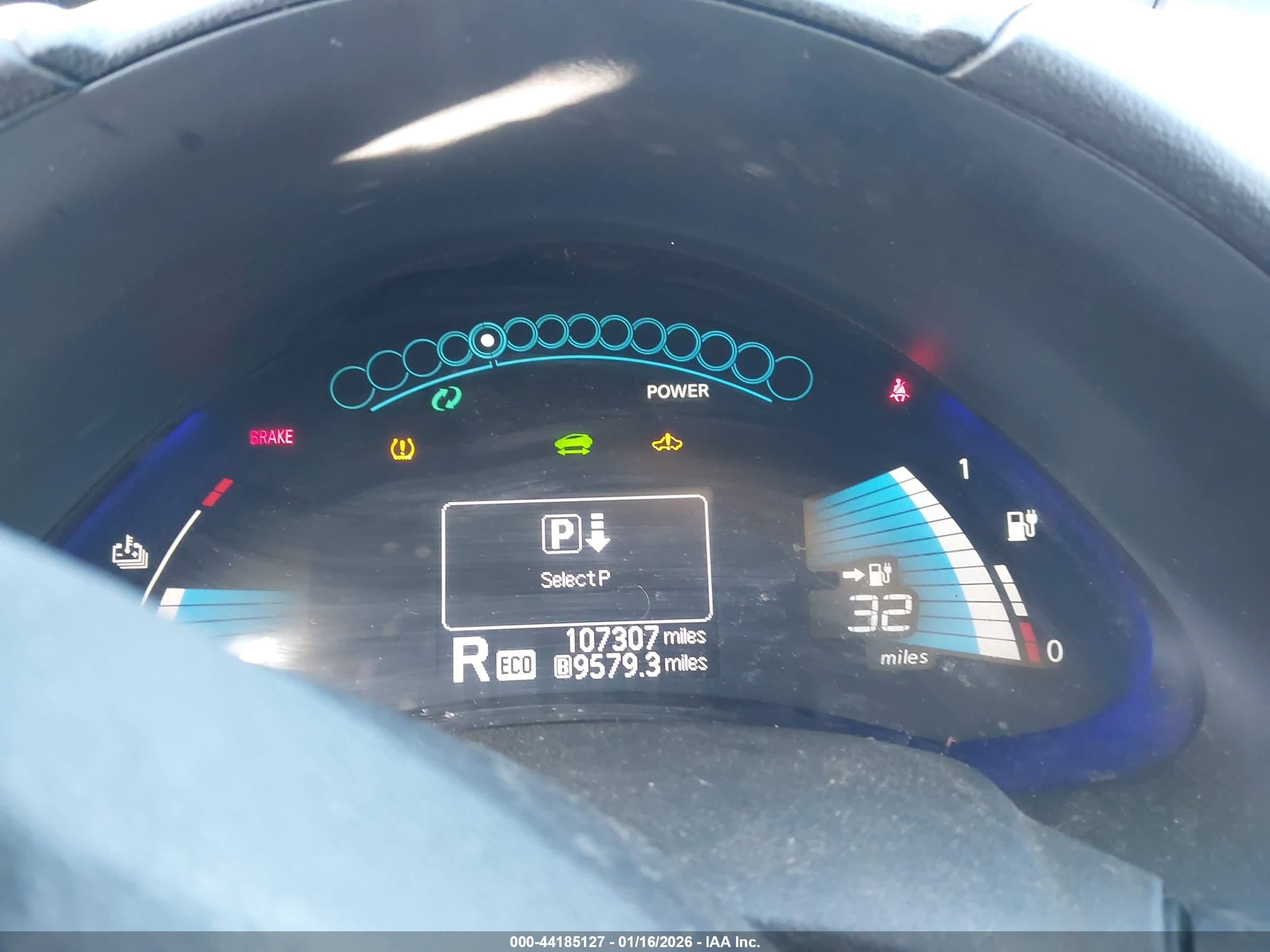 NISSAN LEAF image 7