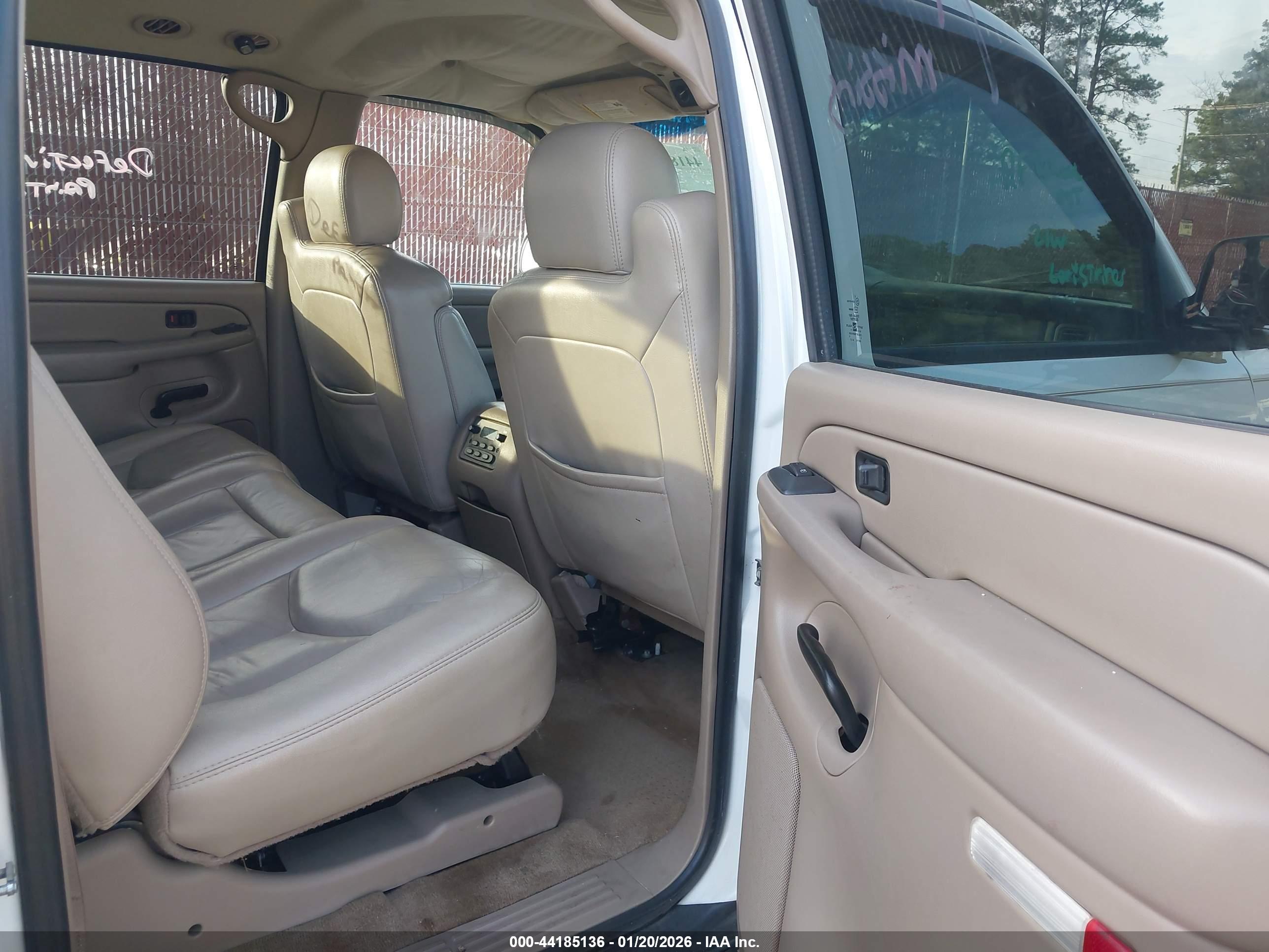 CHEVROLET SUBURBAN image 8