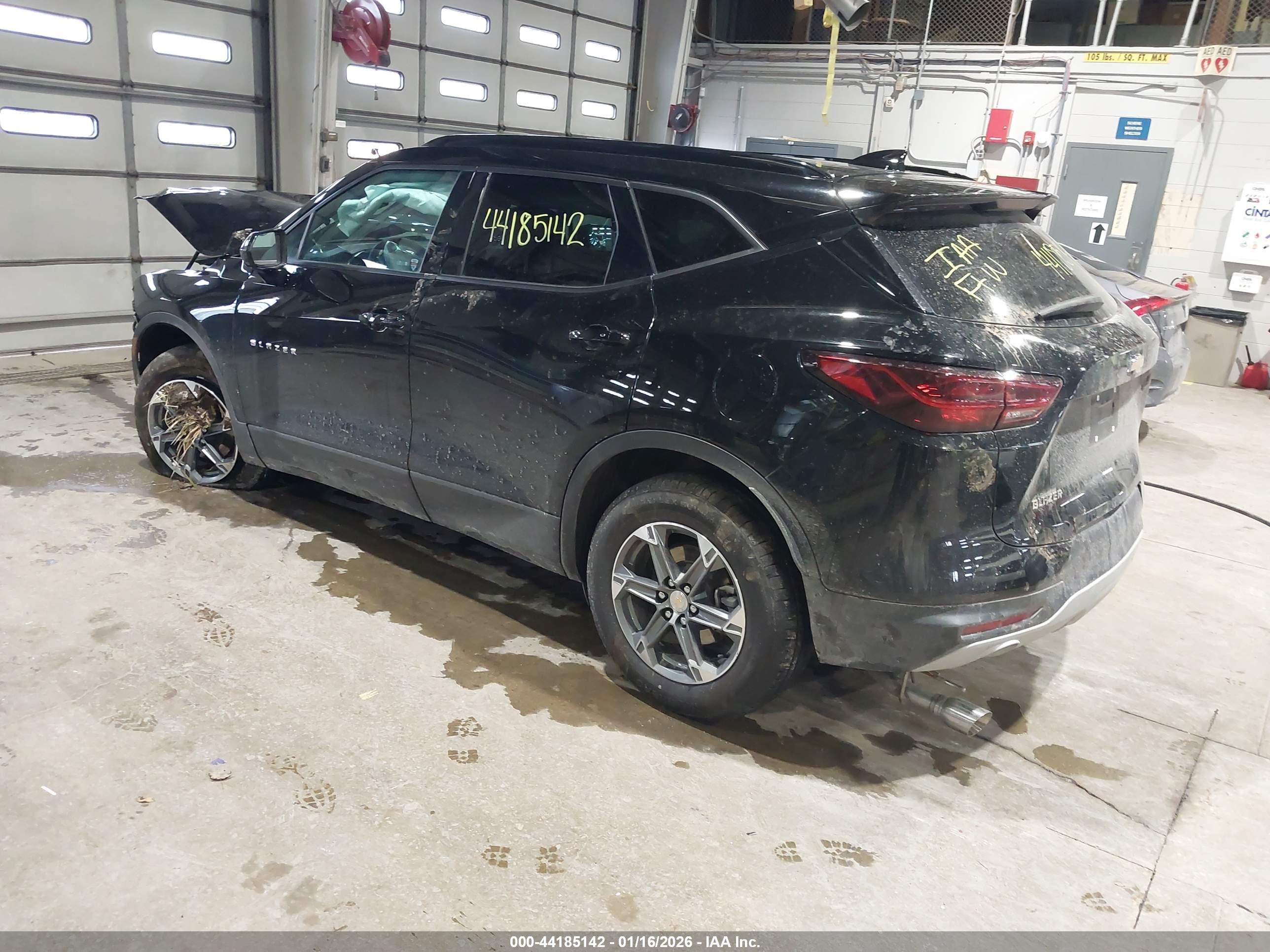 CHEVROLET BLAZER image 3