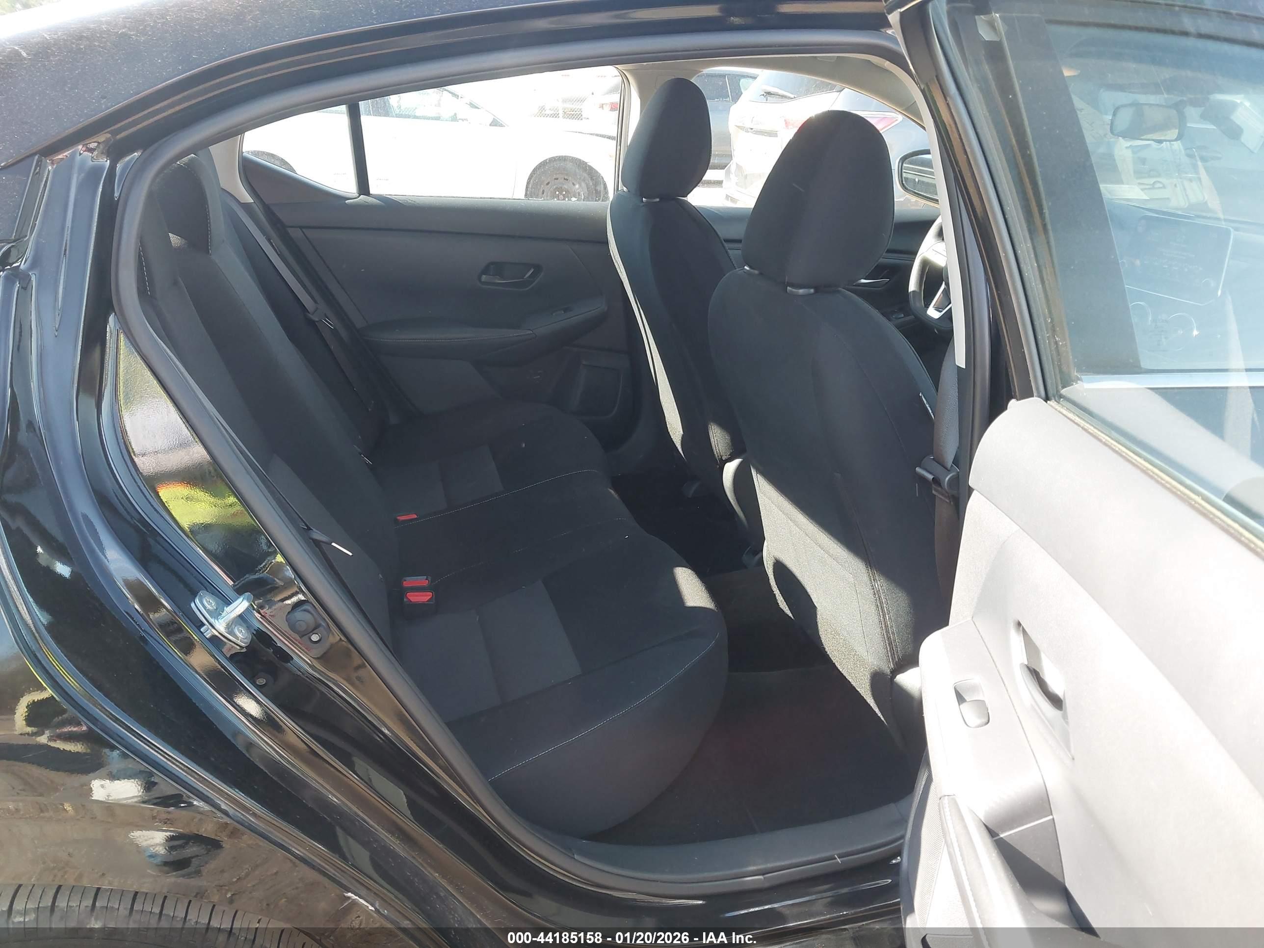 NISSAN SENTRA image 8