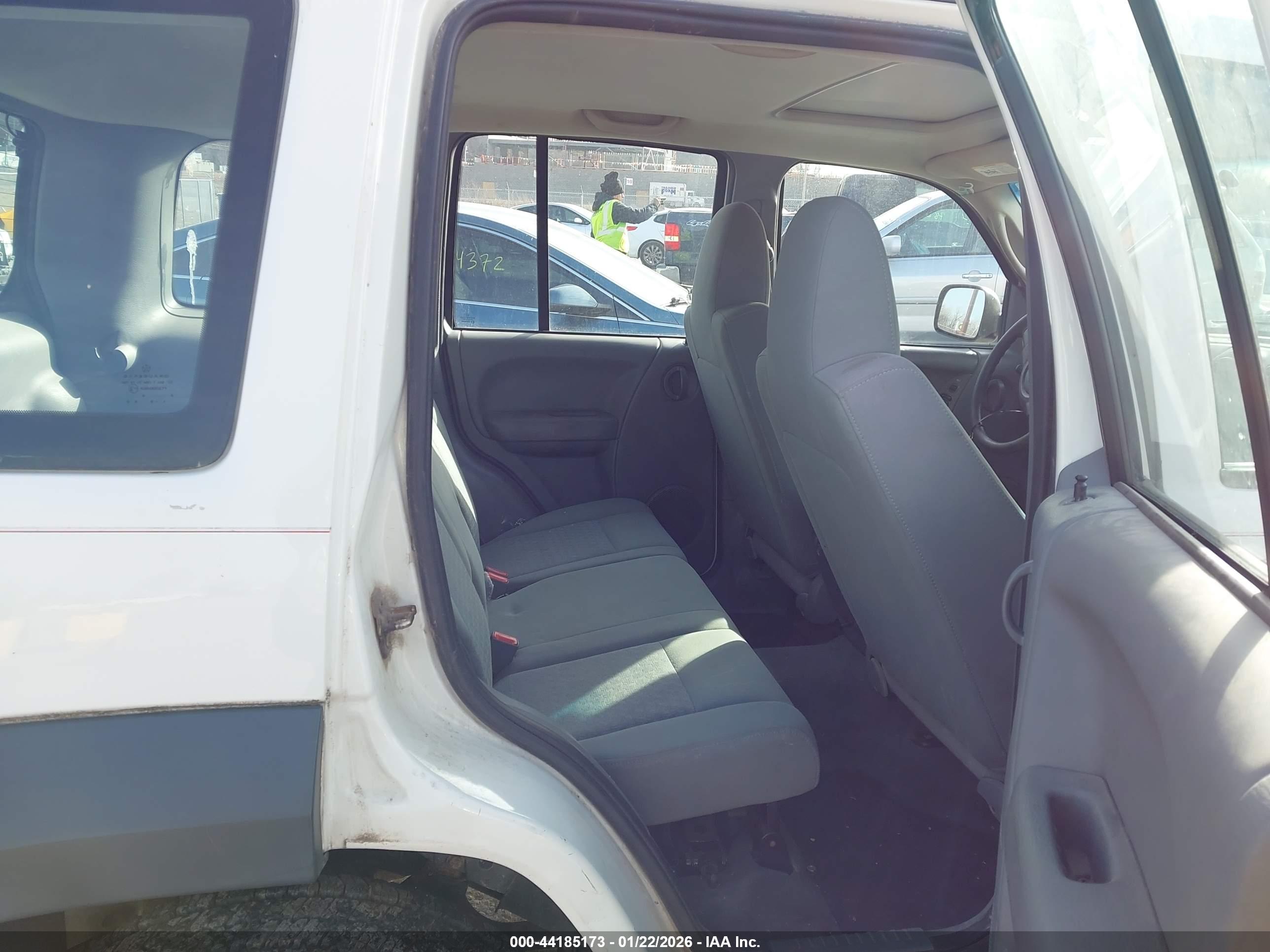 JEEP LIBERTY image 8