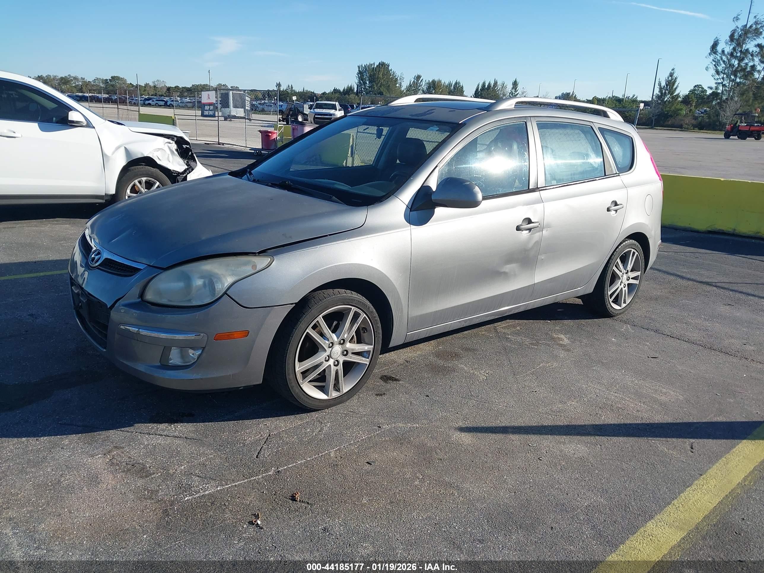 HYUNDAI ELANTRA image 2