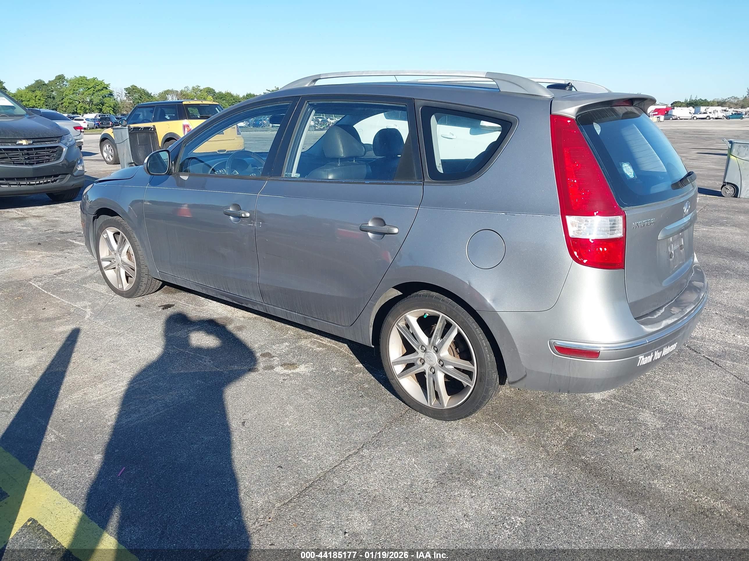 HYUNDAI ELANTRA image 3