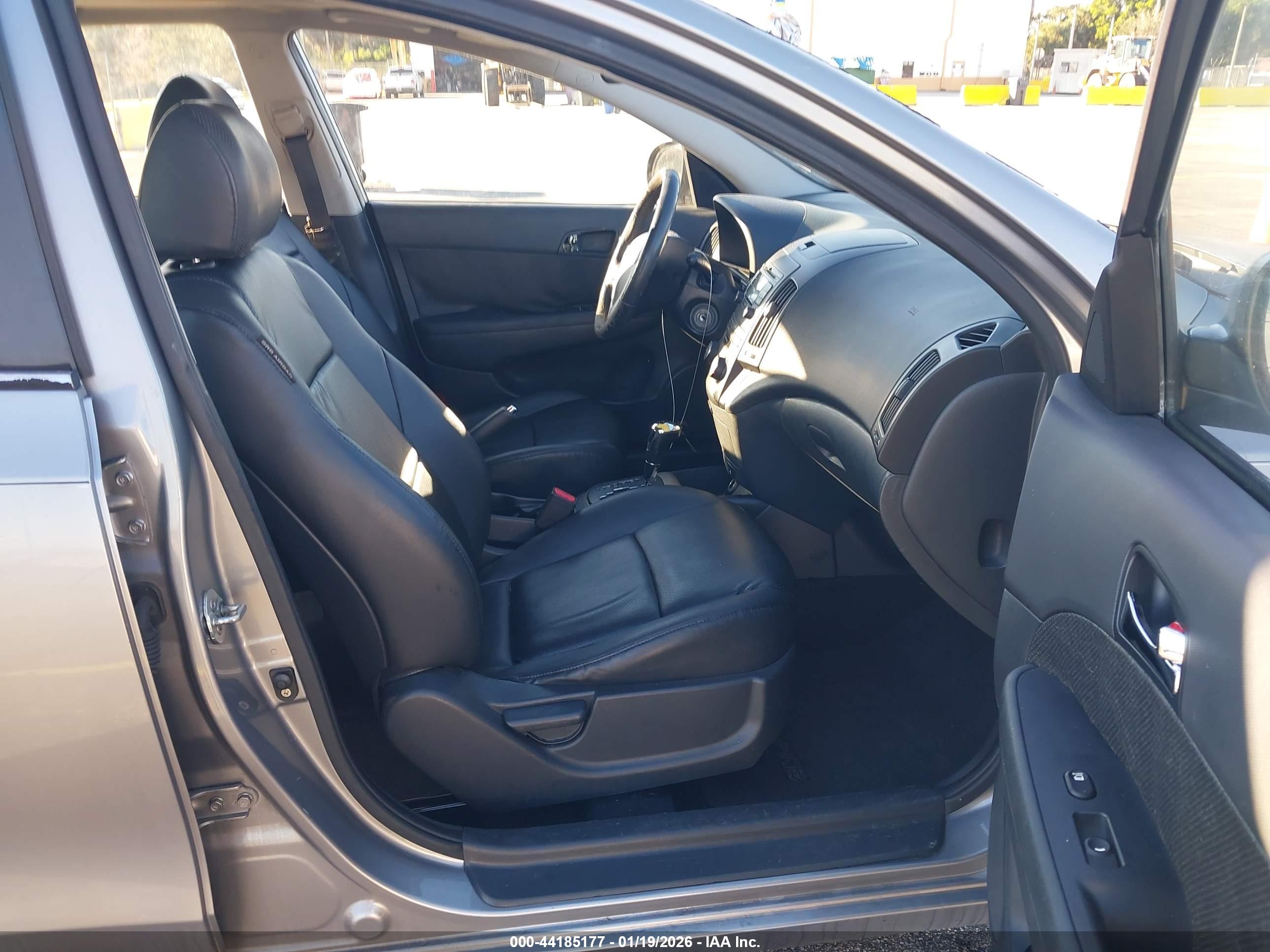 HYUNDAI ELANTRA image 5